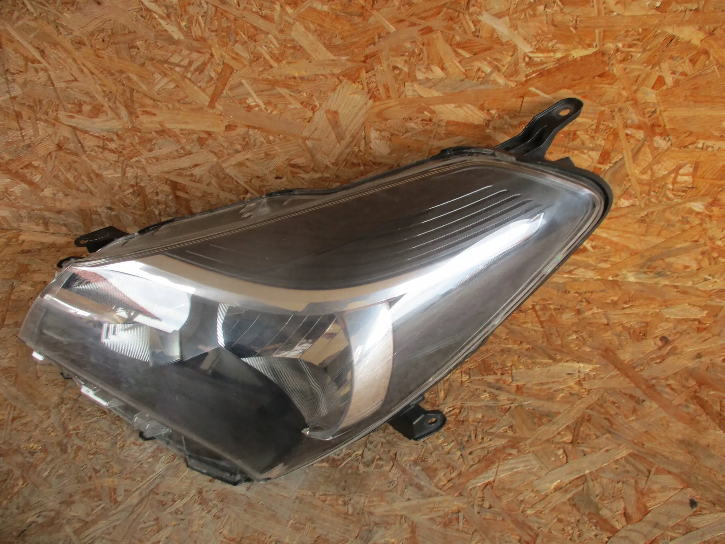 light front front left TOYOTA YARIS III 14-17