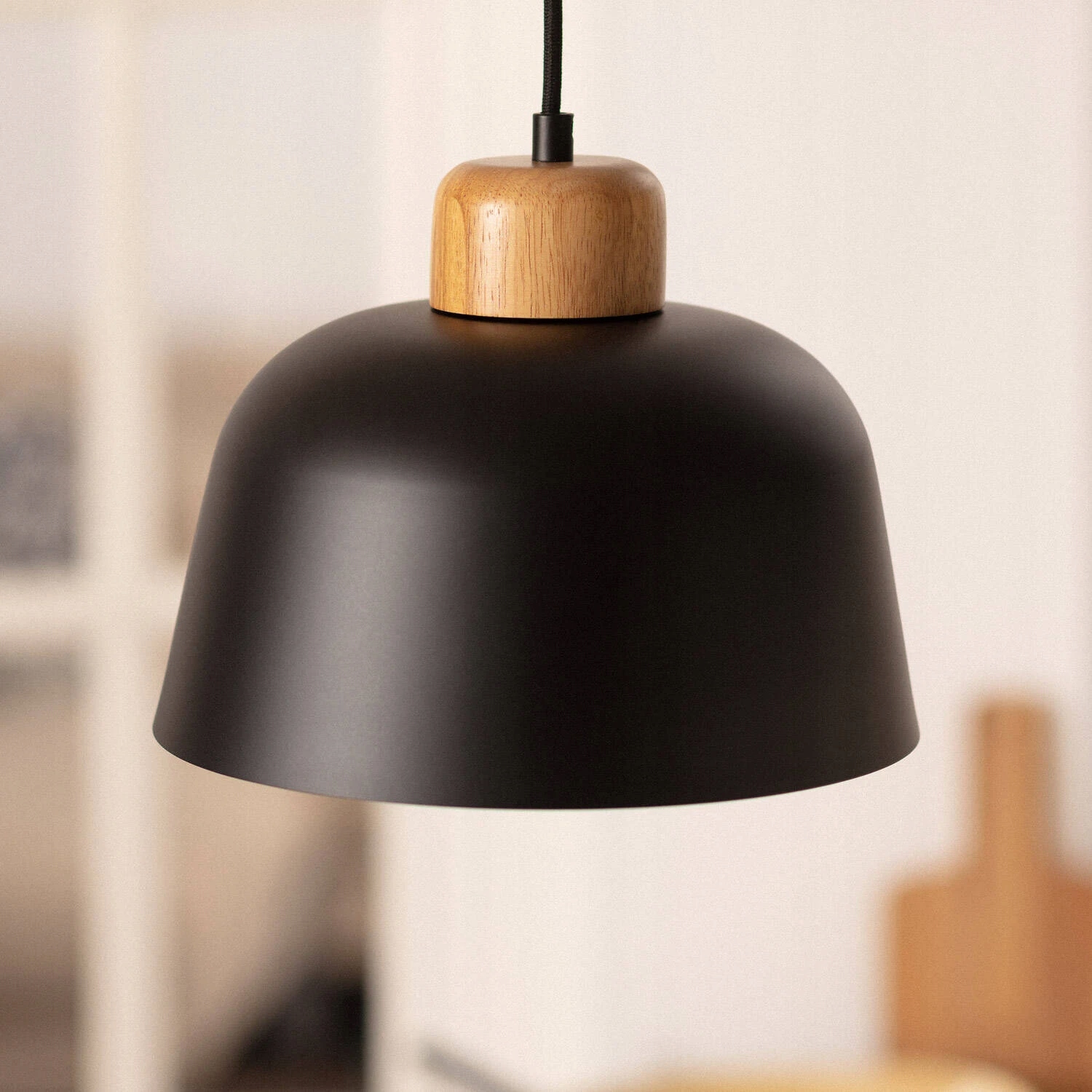 Závěsná lampa z kovu a dřeva Wawak