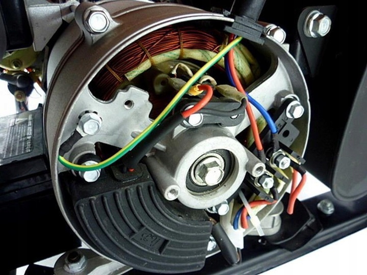 AGREGAT PRĄDOTWÓRCZY 10,3kW generator prądu AVR Kod producenta GK9000E