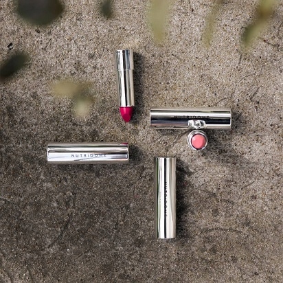 Pomadka w sztyfcie matowa szminka nawilżająca kryjaca 205 Passionate Affair Stan opakowania oryginalne