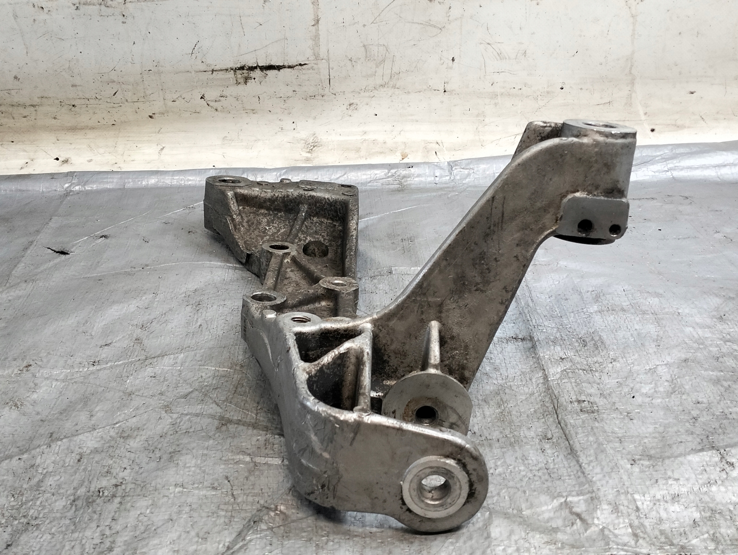console arms left front SEAT ALTEA 05r 1K0407153G
