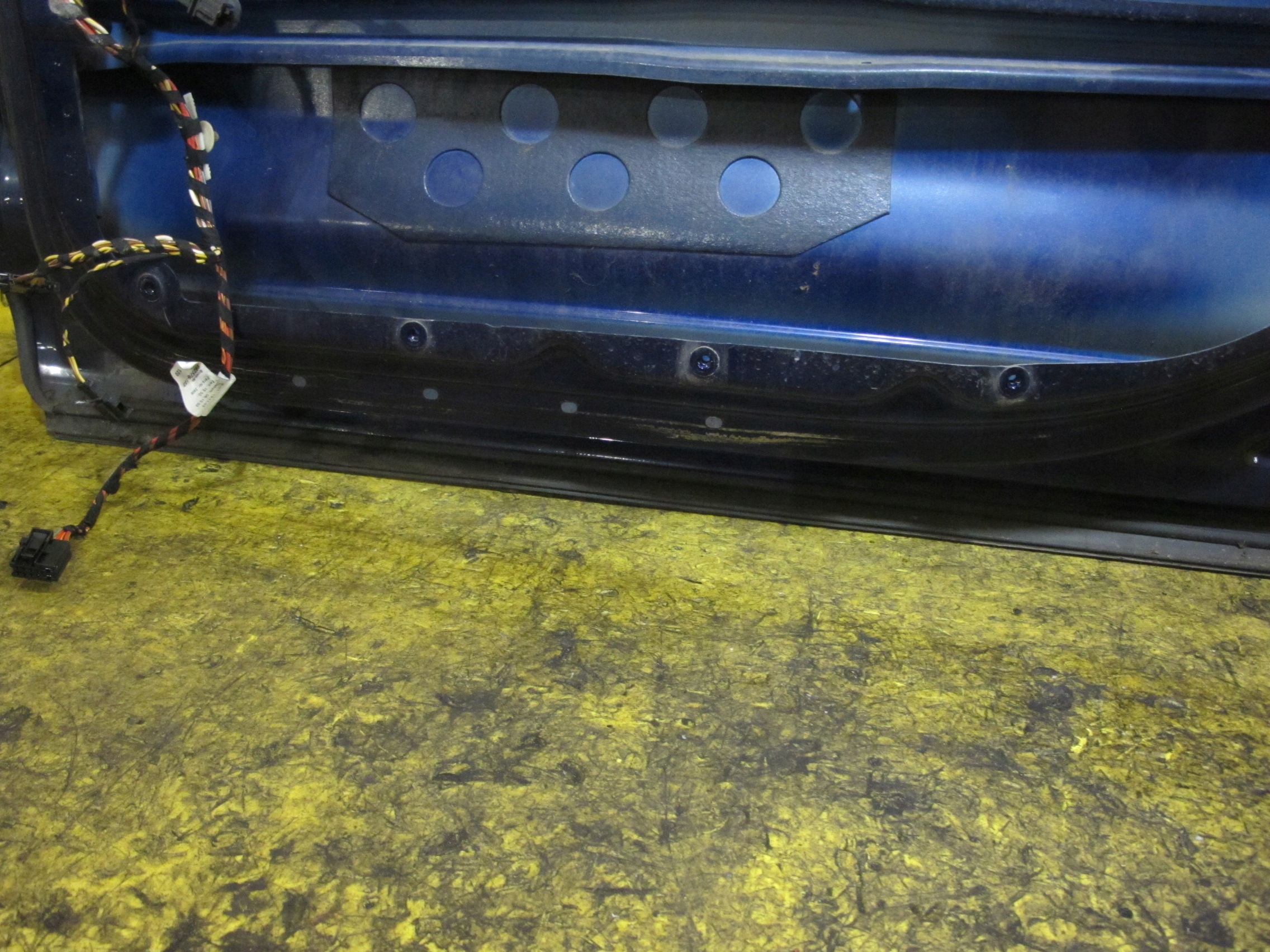 VW TOUAREG 7LA 02- side door right front LD5Q