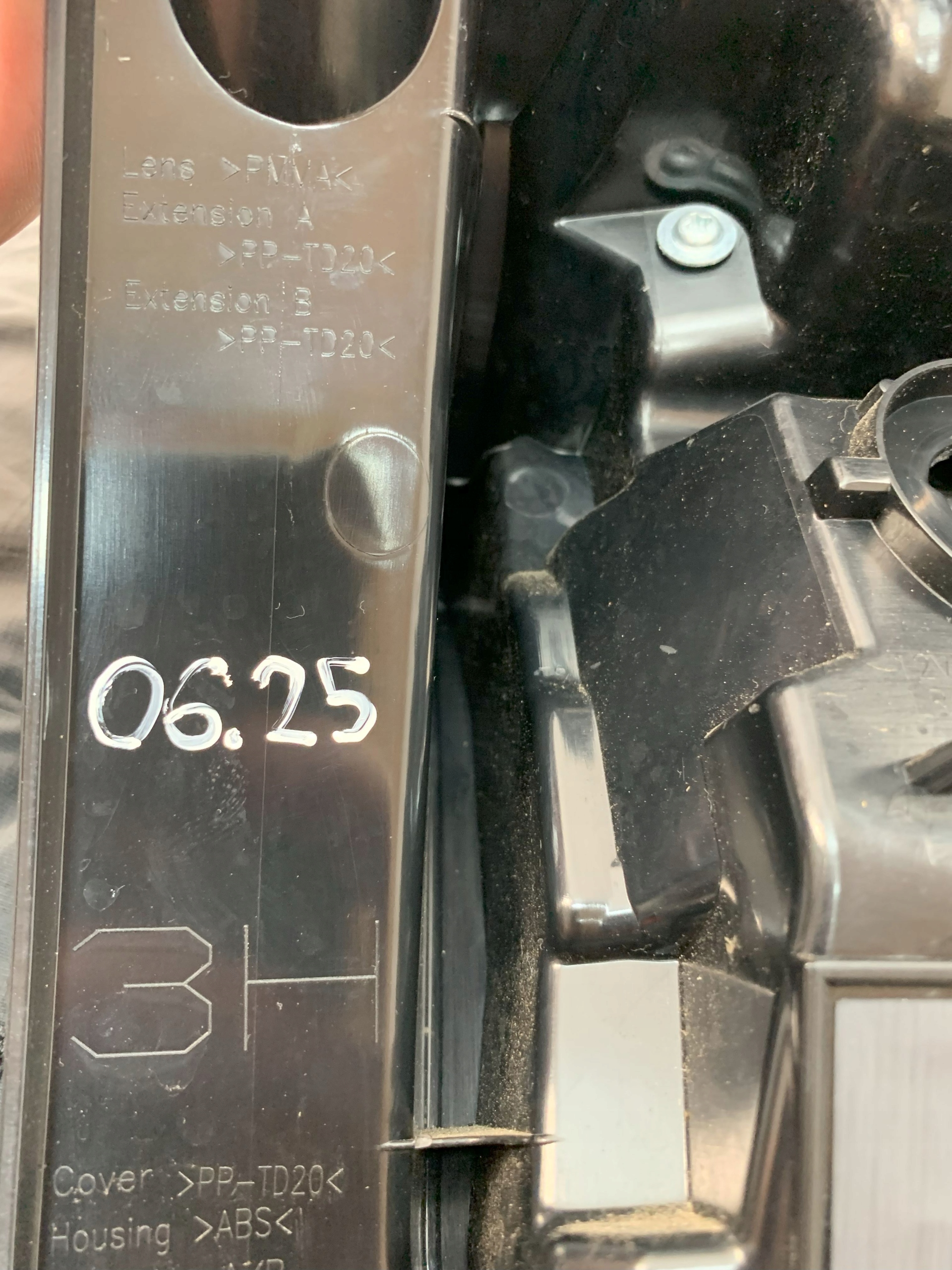 light left rear Toyota Yaris 4 IV 012A27454 06.25