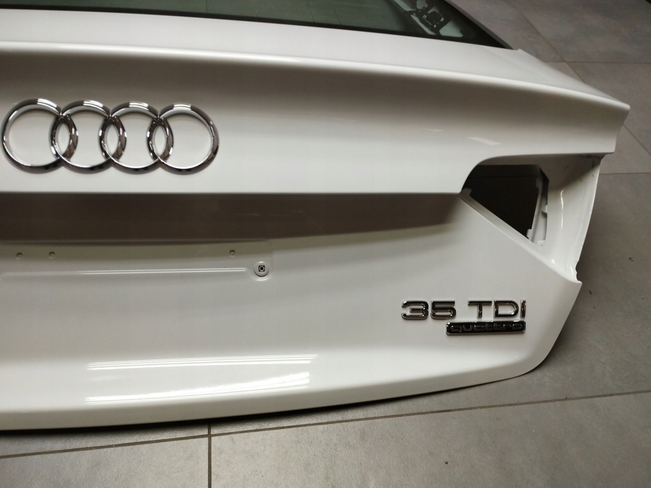 Audi A5 Sportback 8TA trunk door boot window rear part LS9R