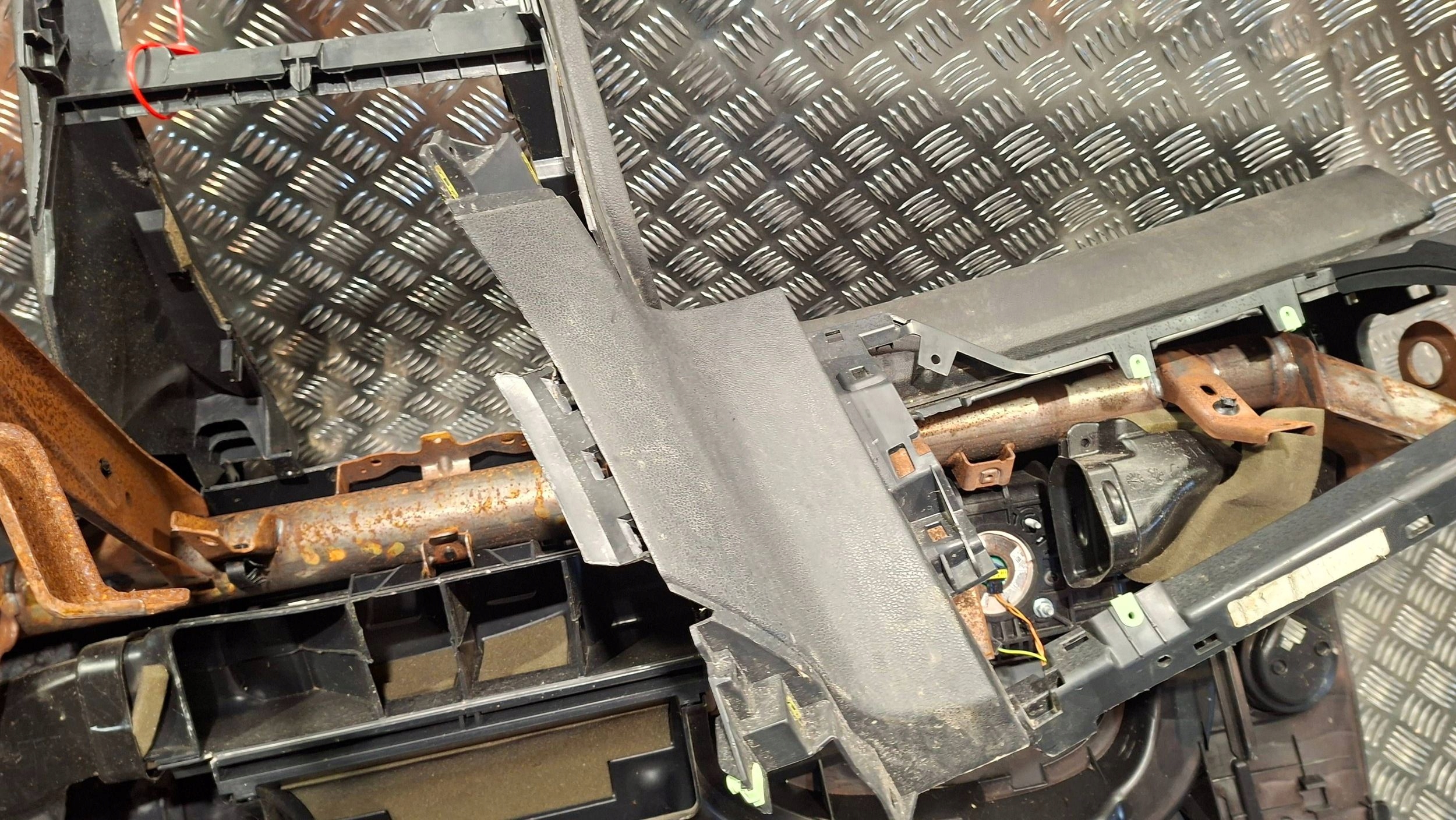 торпеда консоль peugeot 3008 и 2009-