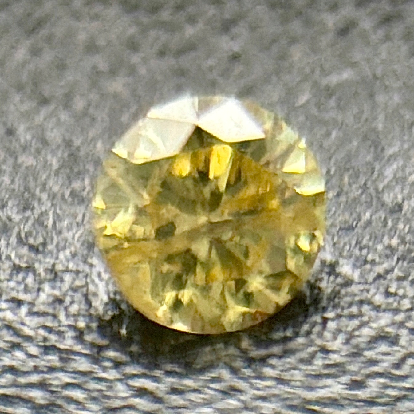 Přírodní diamant 0.03 ct Žlutý Briliant certifikát Wbd
