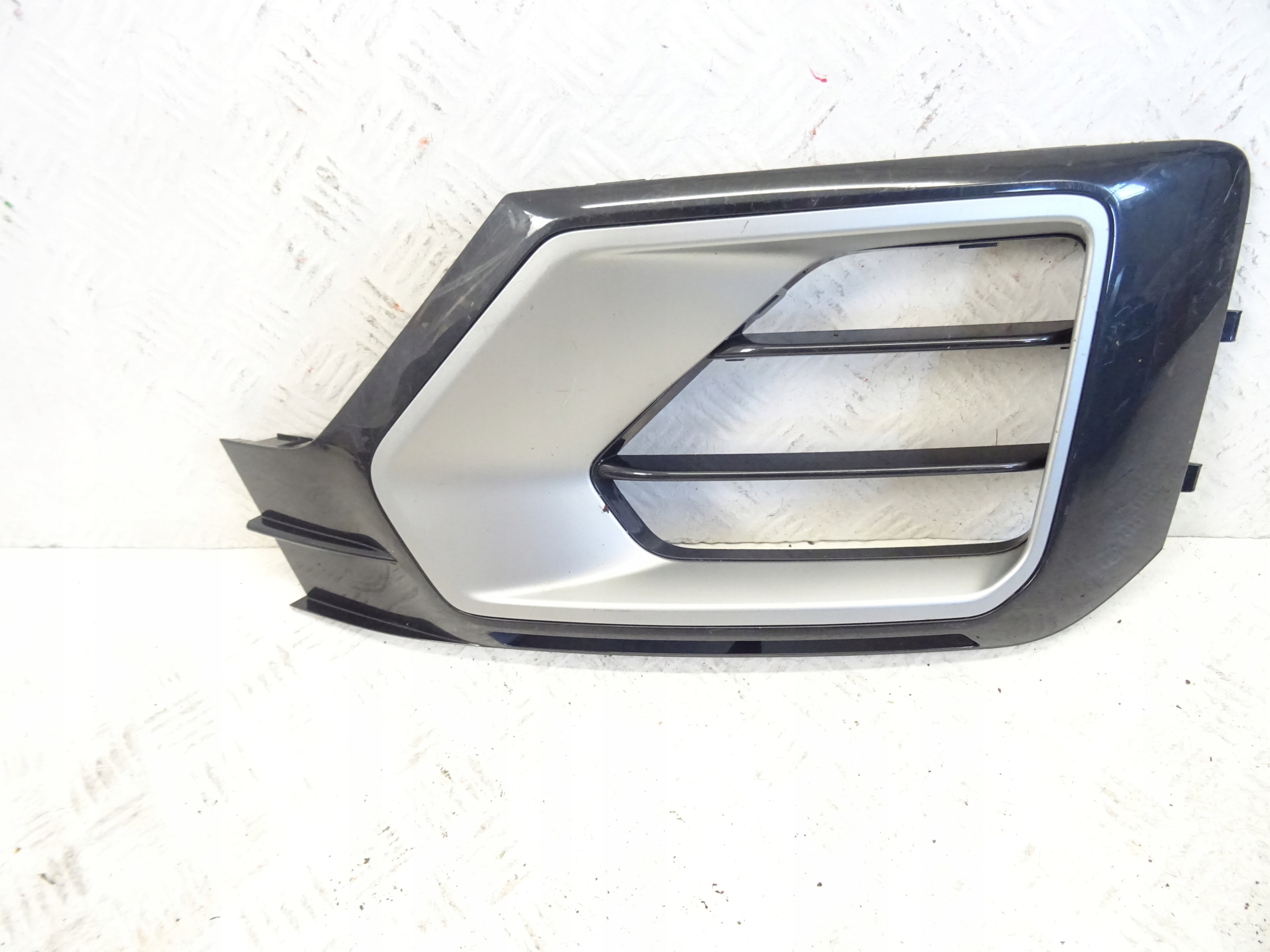 grid of a bumper front front left AUDI Q2 S-LINE 81A807681K