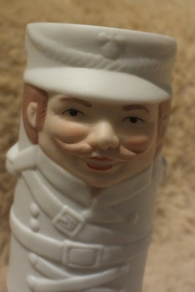 Wazonik porcelanowy - żołnierz ......Rosenthal Materiał inny materiał