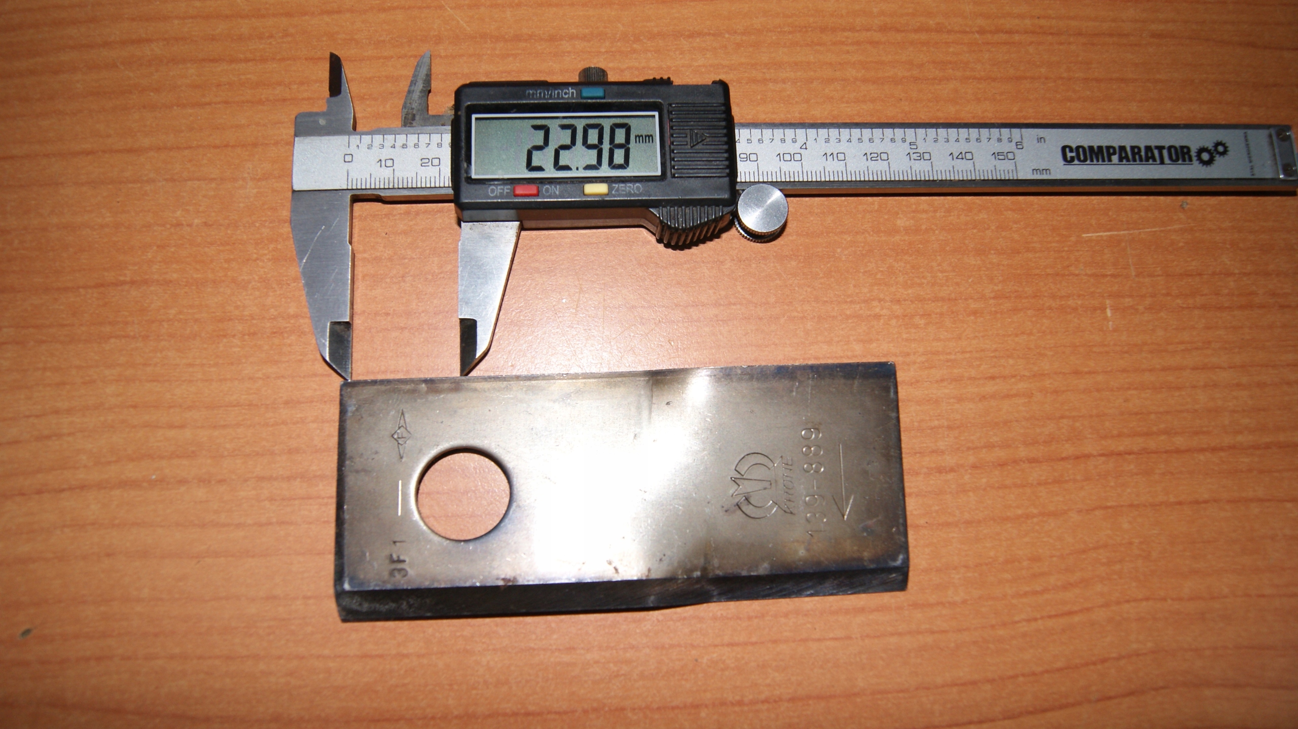 Nożyk nóż kosiarki Krone prawy 139889 Oryginał Marka maszyny Inna