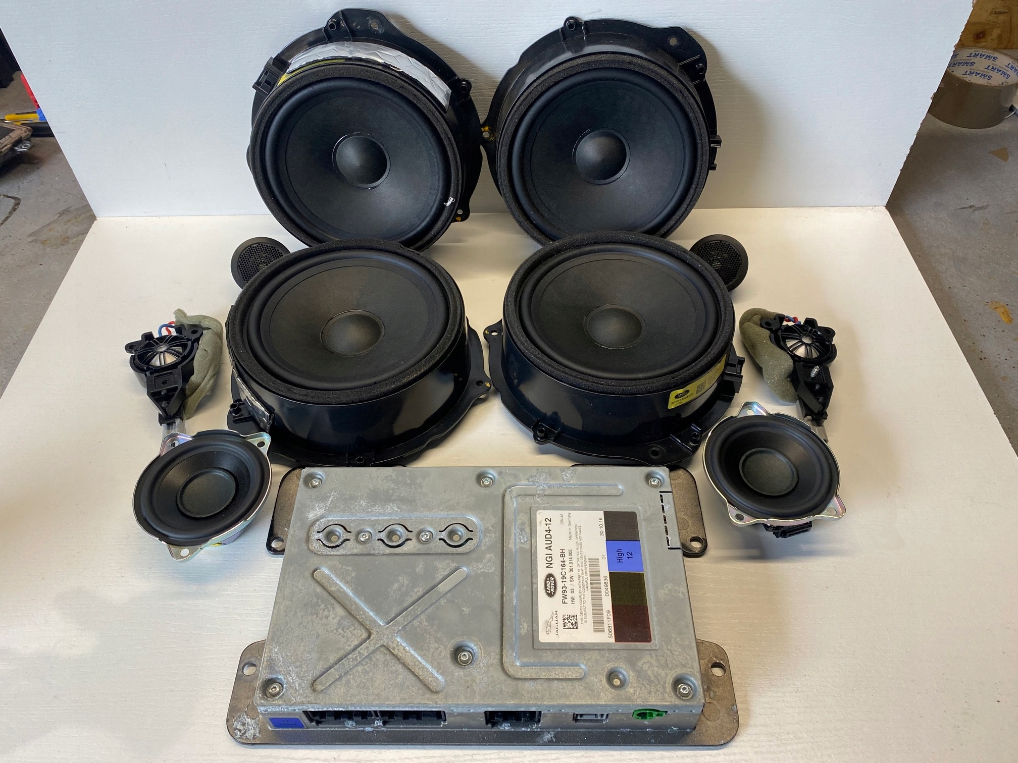 HK8M16D054 - УСИЛИТЕЛЬ MERIDAN JAGUAR F-PACE