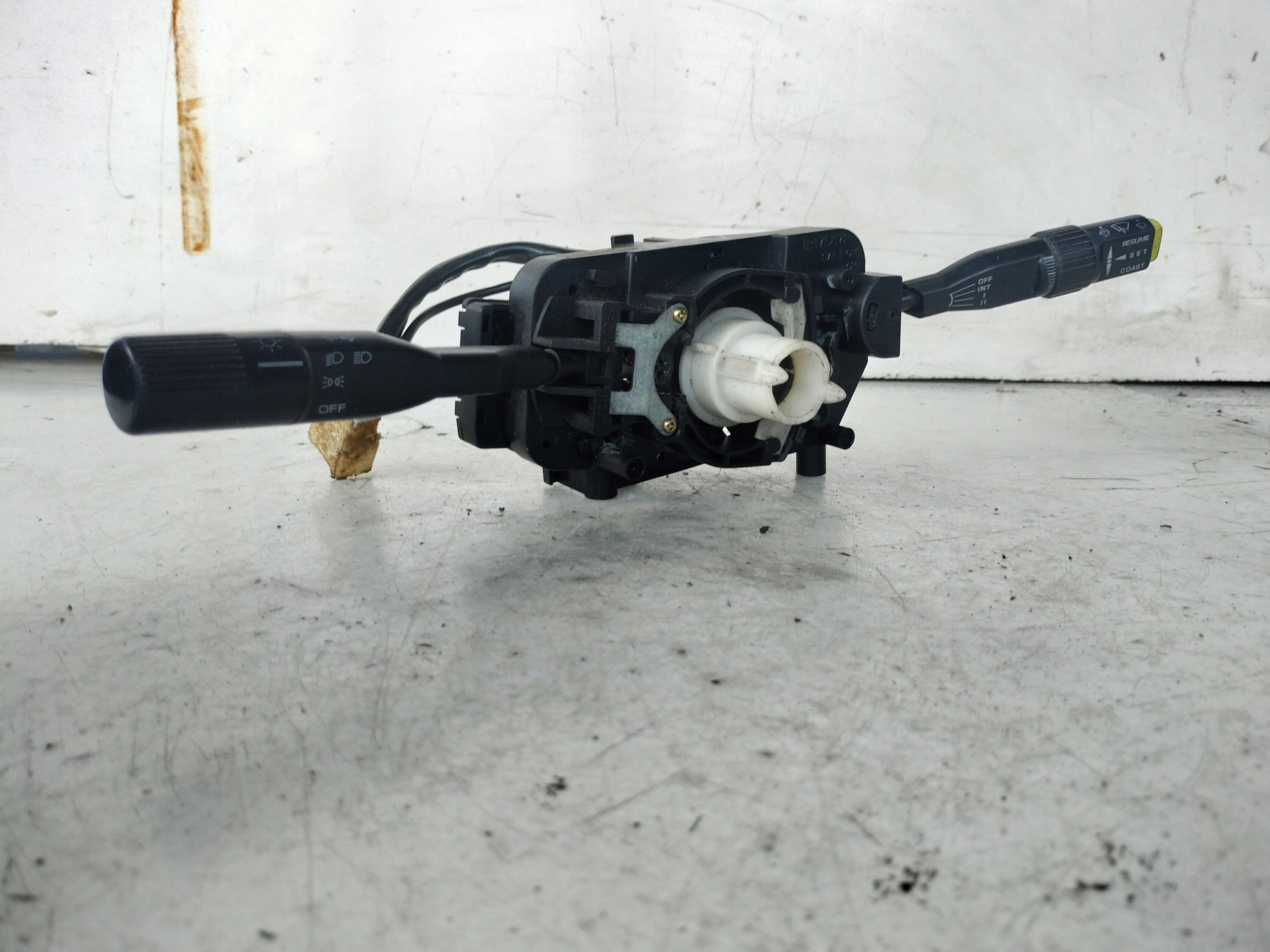 MAZDA MPV and steering wheel levers and controls