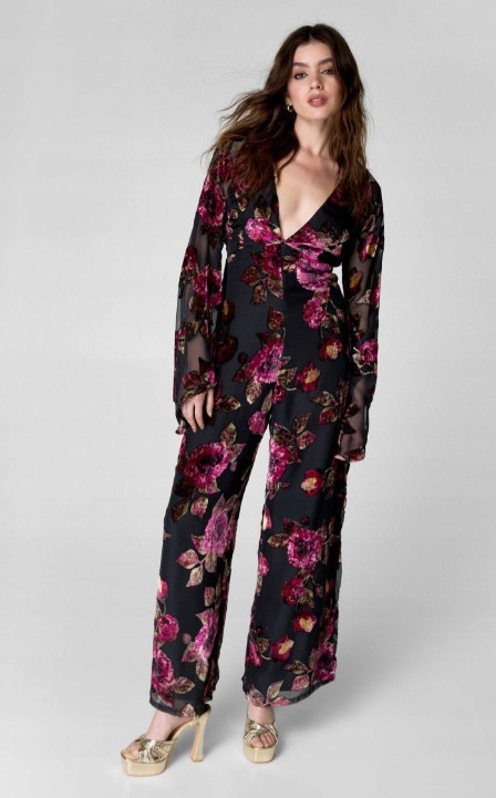 Černá Kombinéza S Velurovými Květy Nasty Gal