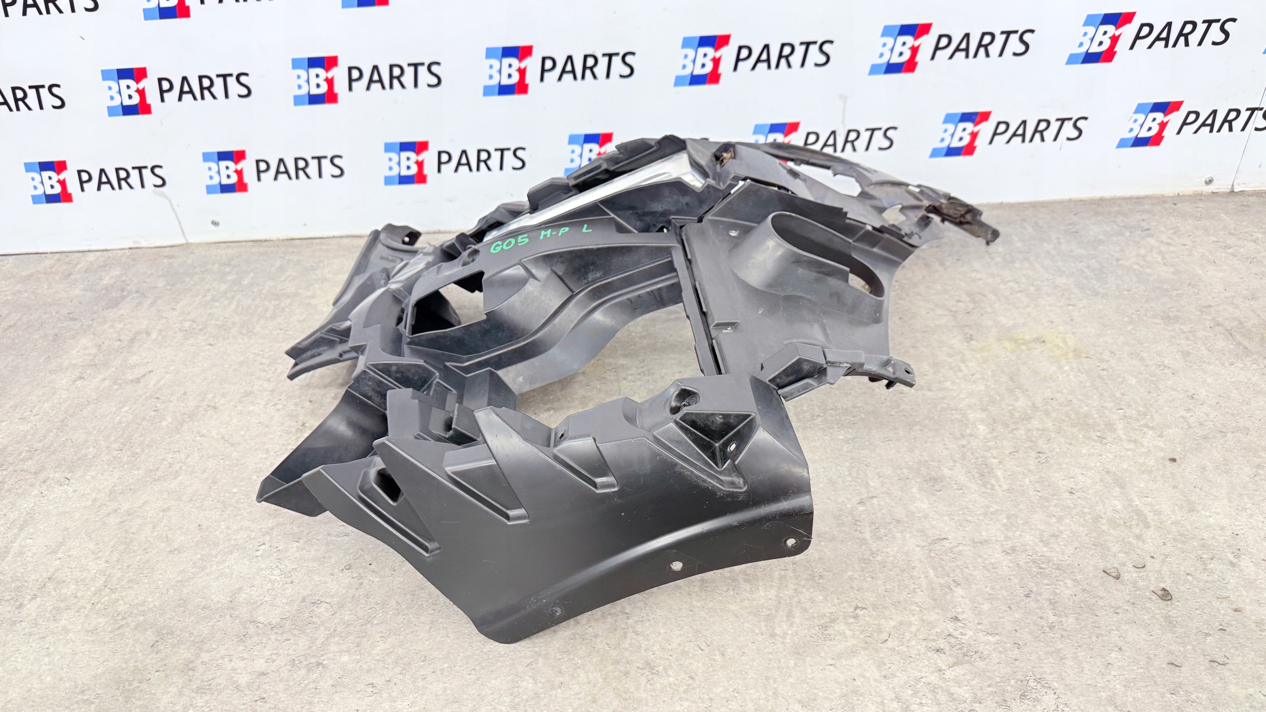 BMW G05 X5 bumper bracket left front m-packet fog light 8069227 8089501