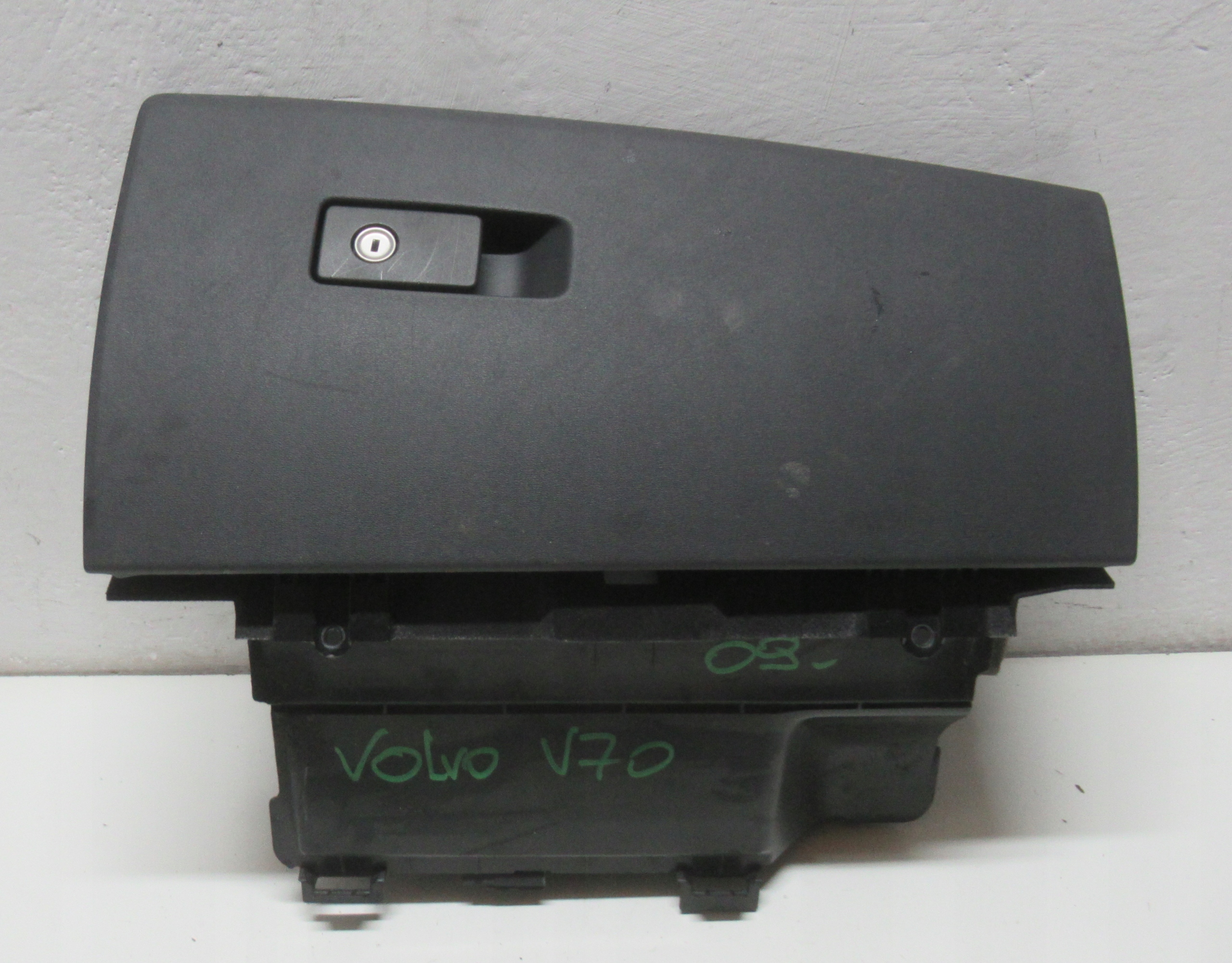 volvo V70 2.0 d 09R бардачок пассажира 39891975