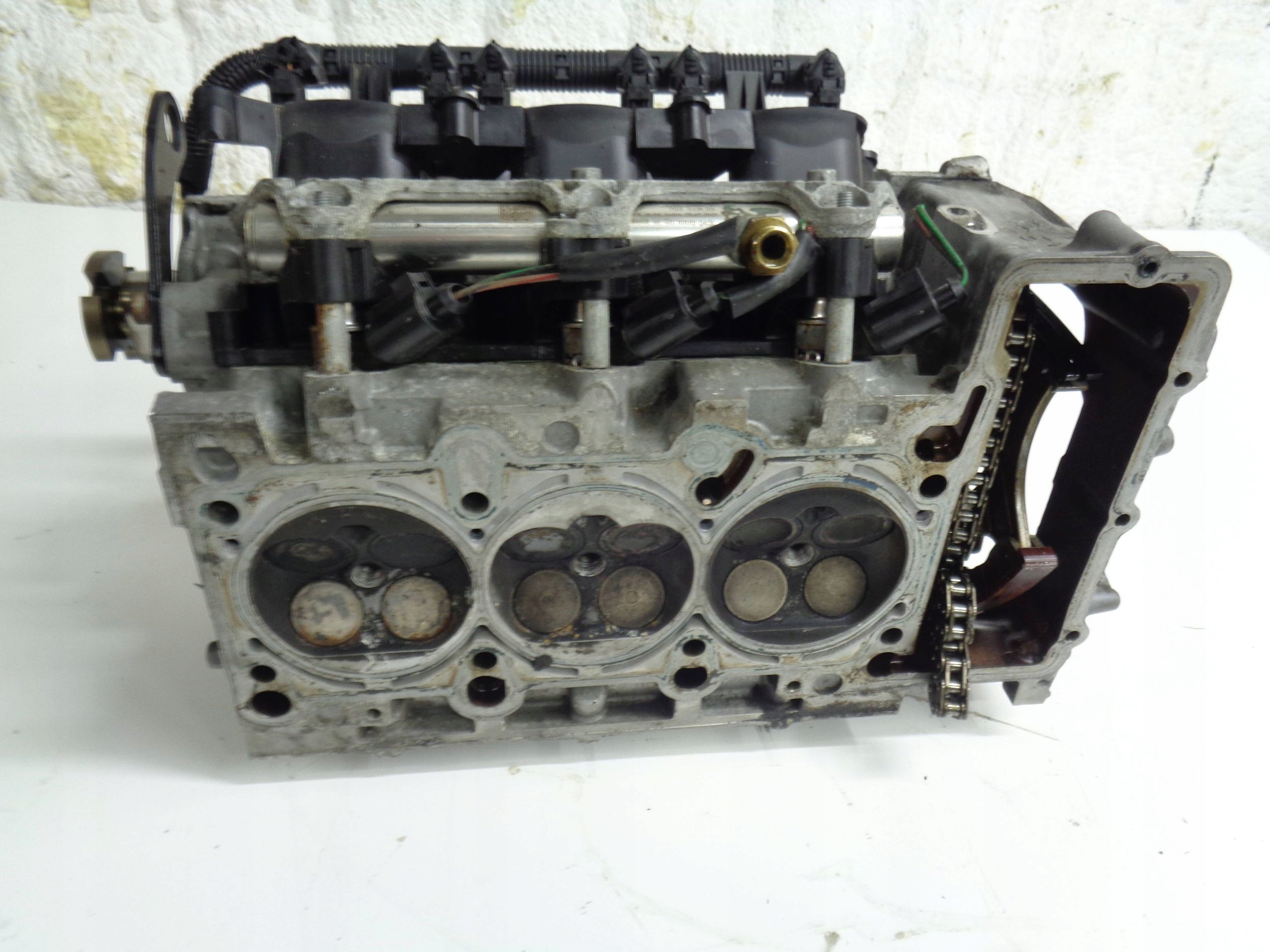 AUDI Q5 8R A5 8T A4 B8 A6 C7 2.8 3.2 FSI head. right 06E103404A