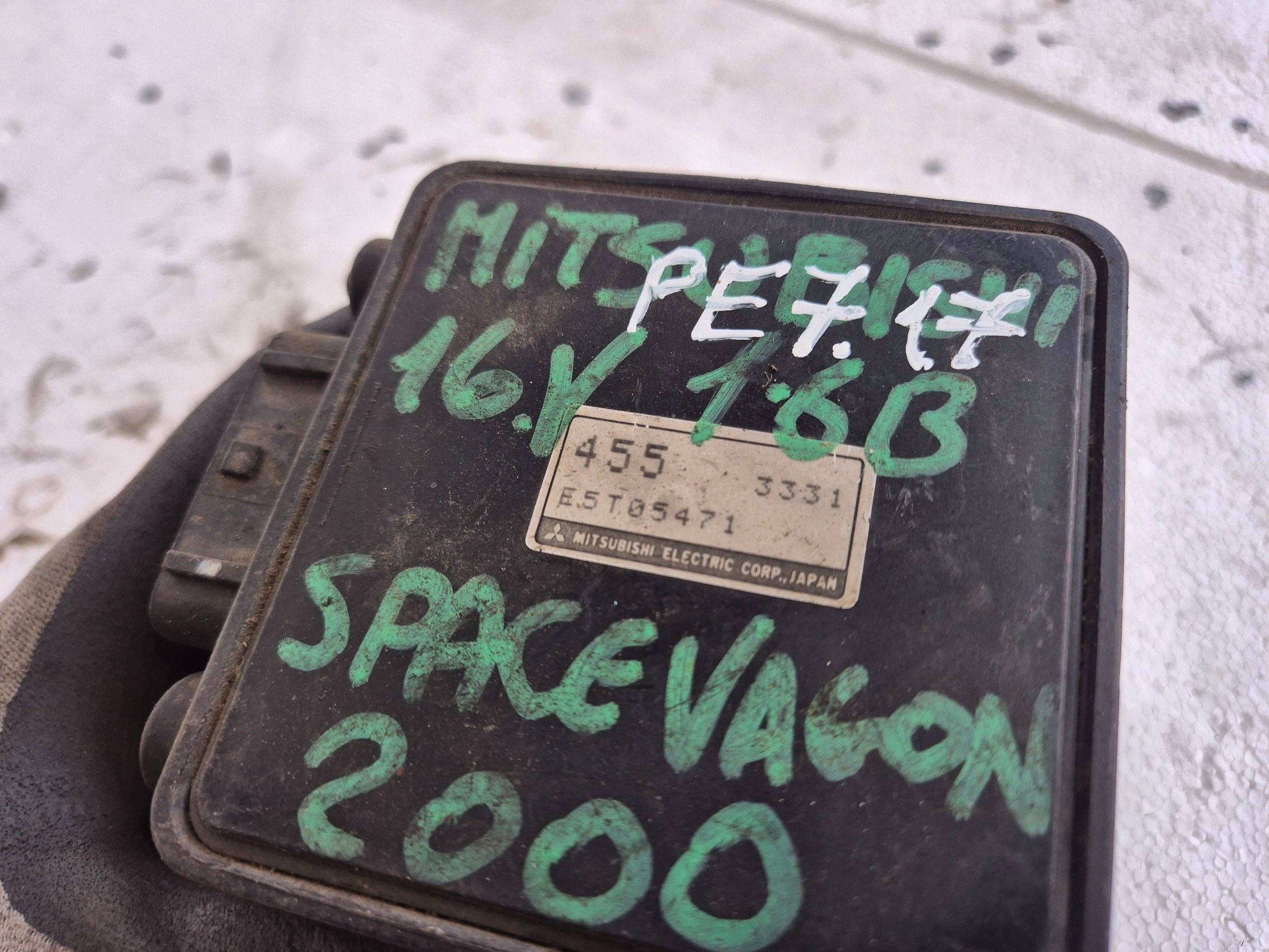 flow meter E5T05471 Mitsubishi Space Wagon 455 1.6 16V 00