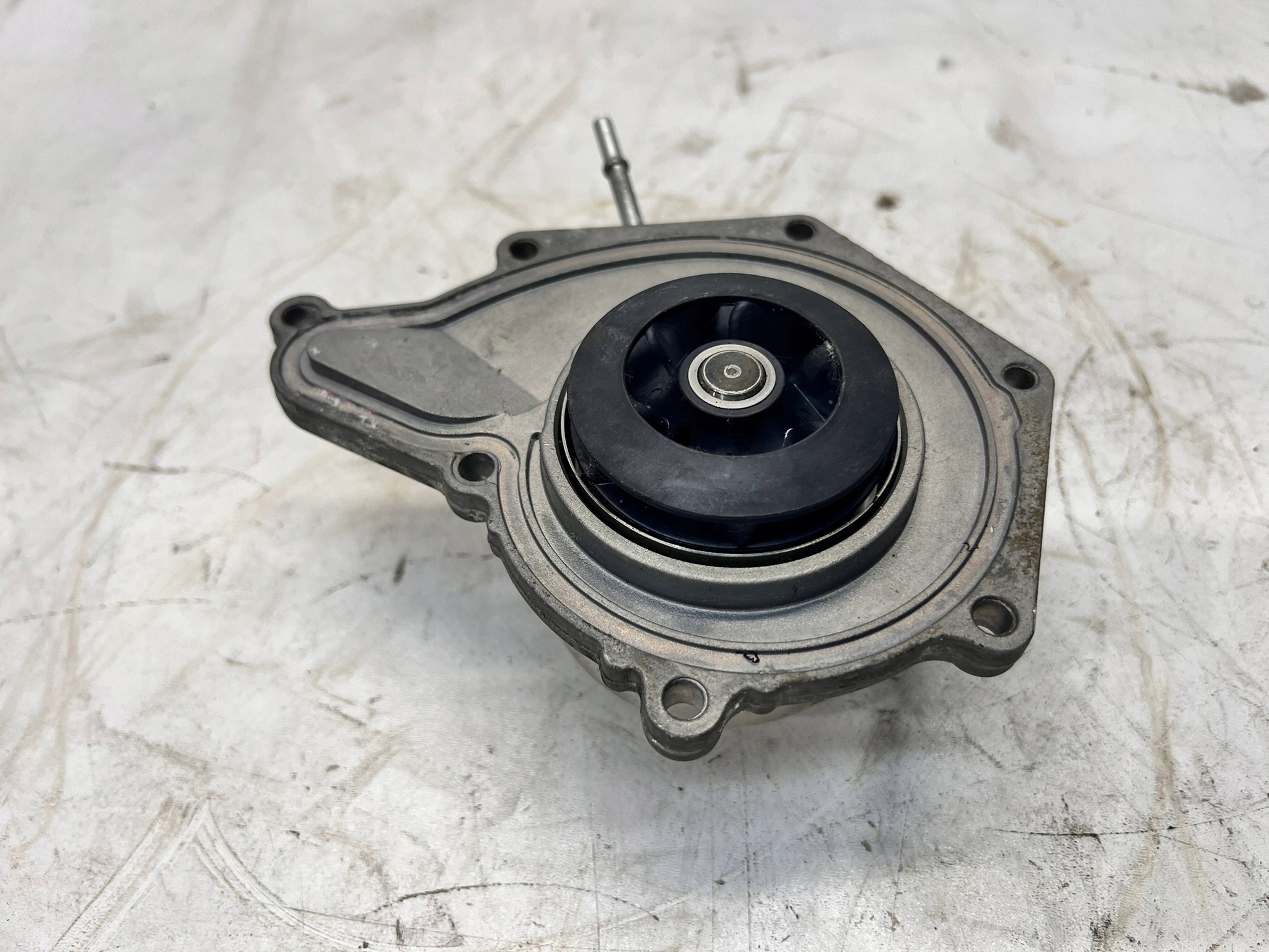 water pump AUDI A6 A7 Q5 Q7 3.0 TFSI 06E121018 06E090A