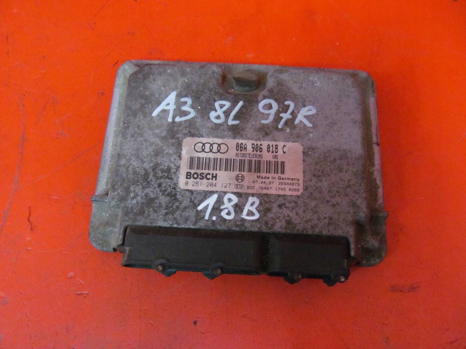 AUDI A3 8L 1.8 AGN GOLF IV control unit computer of the engine 06A906018C