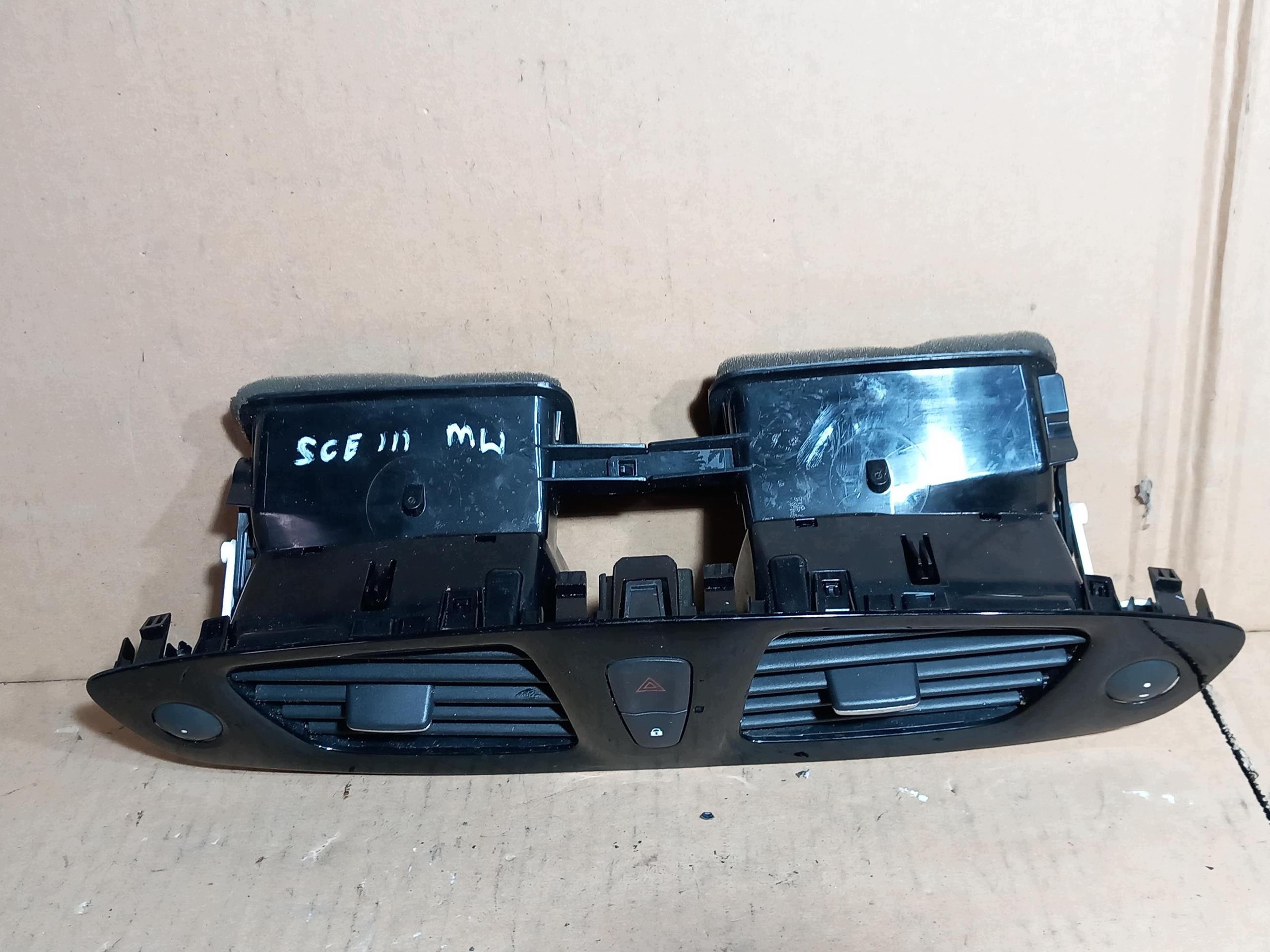 grid air conditioning devices central front RENAULT SCENIC III 682600031R