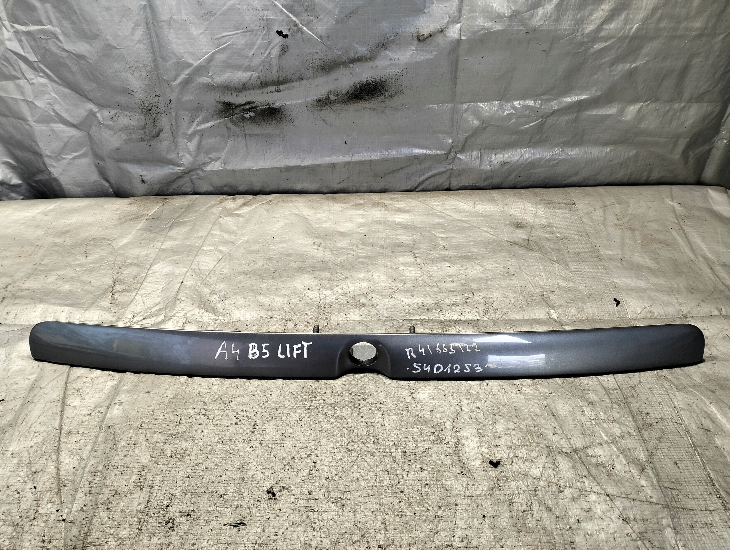cap bonnet boot AUDI A4 B5 LIFT OE 8D5827576B 97r K: G5,Y7L