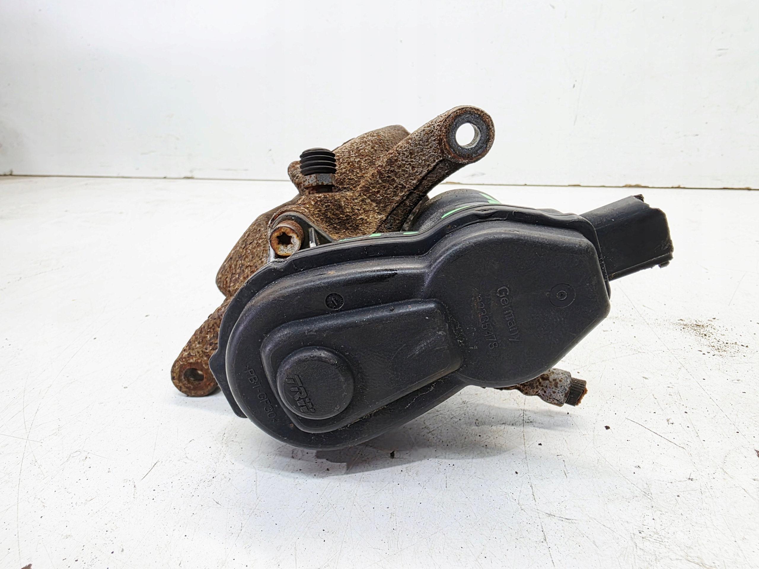 caliper brake electrical right rear part AUDI A4 B8 A5 Q5 below discs 330MM