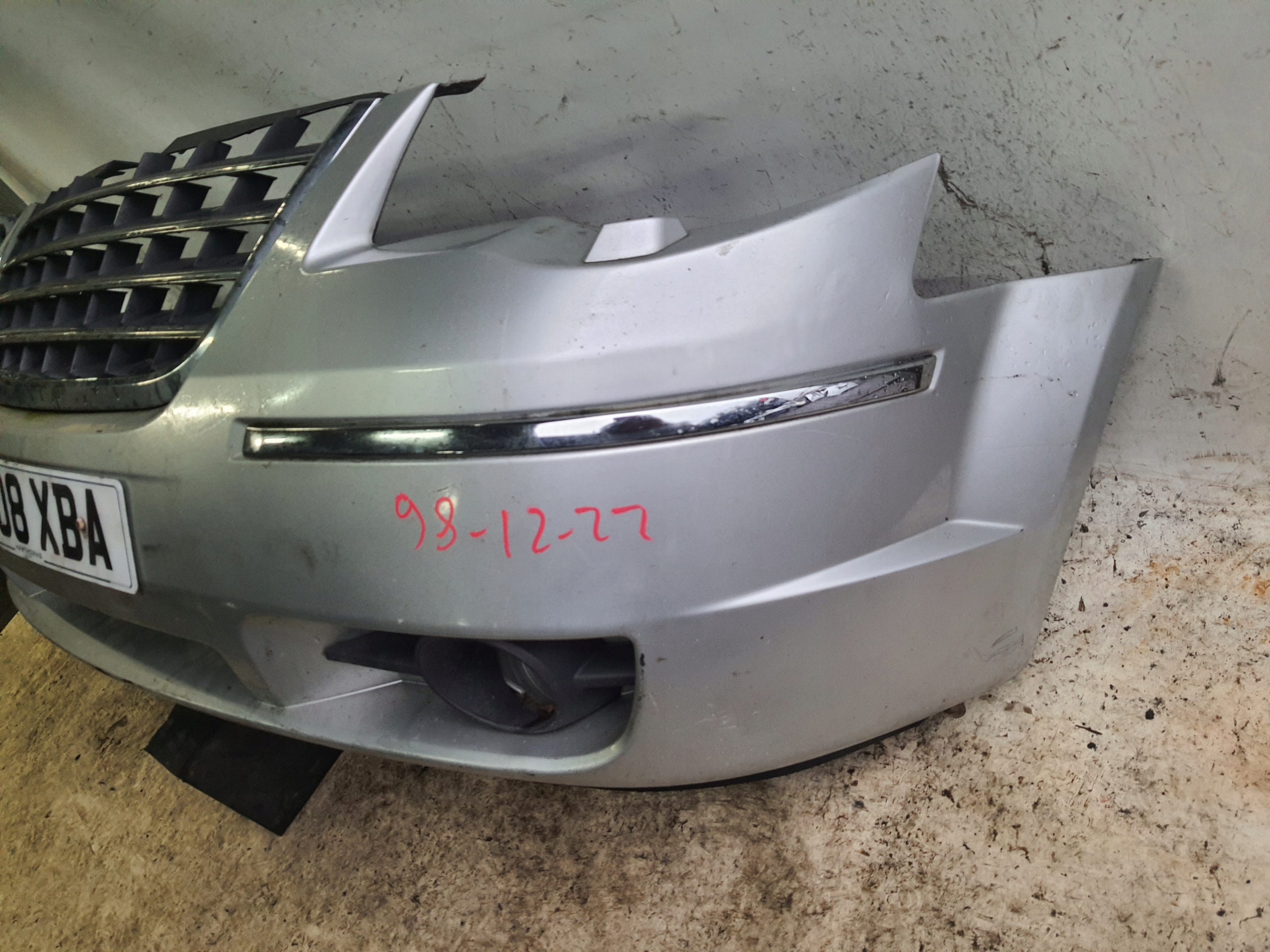 CHRYSLER VOYAGER 08-11 bumper + XENON