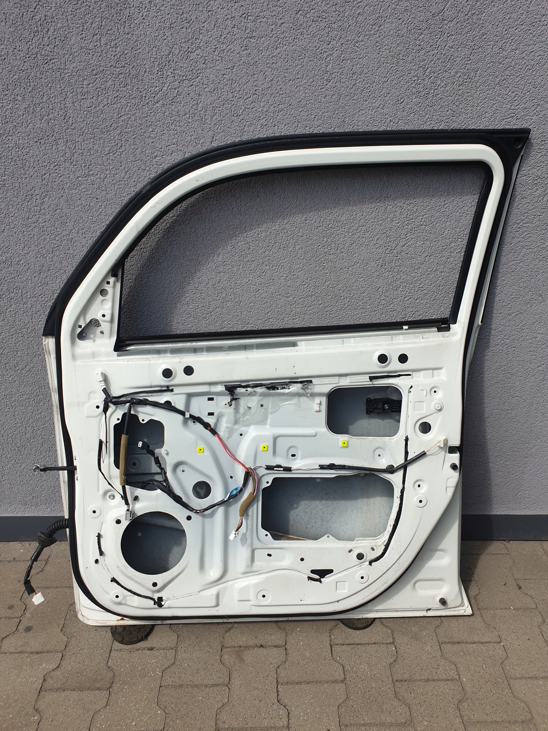 door front front right DAIHATSU MATERIA KOD W09