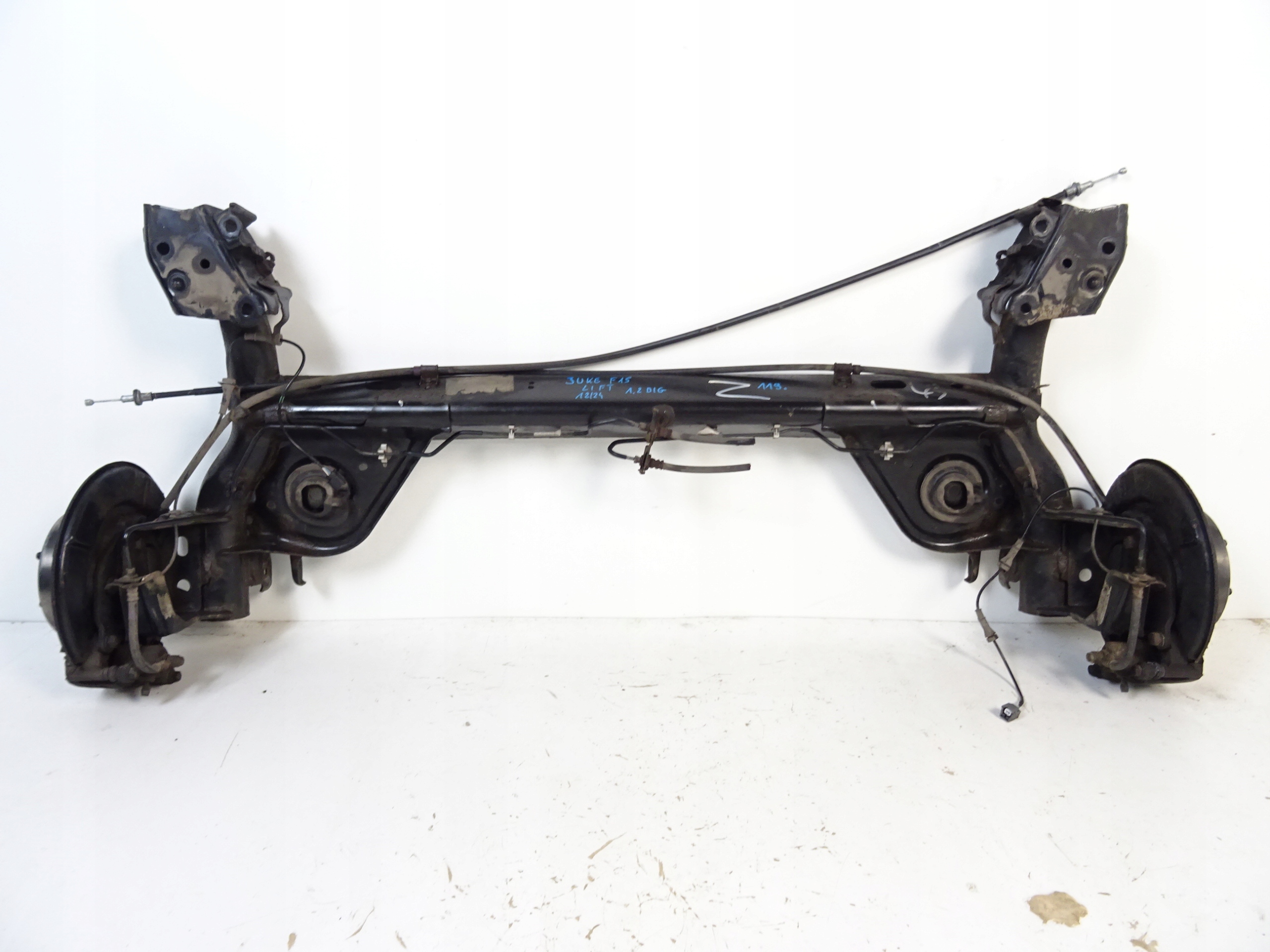 NISSAN JUKE LIFT 1.2 BENZYNA BELKA ZAWIESZENIA TYŁ TARCZE 2011-2019