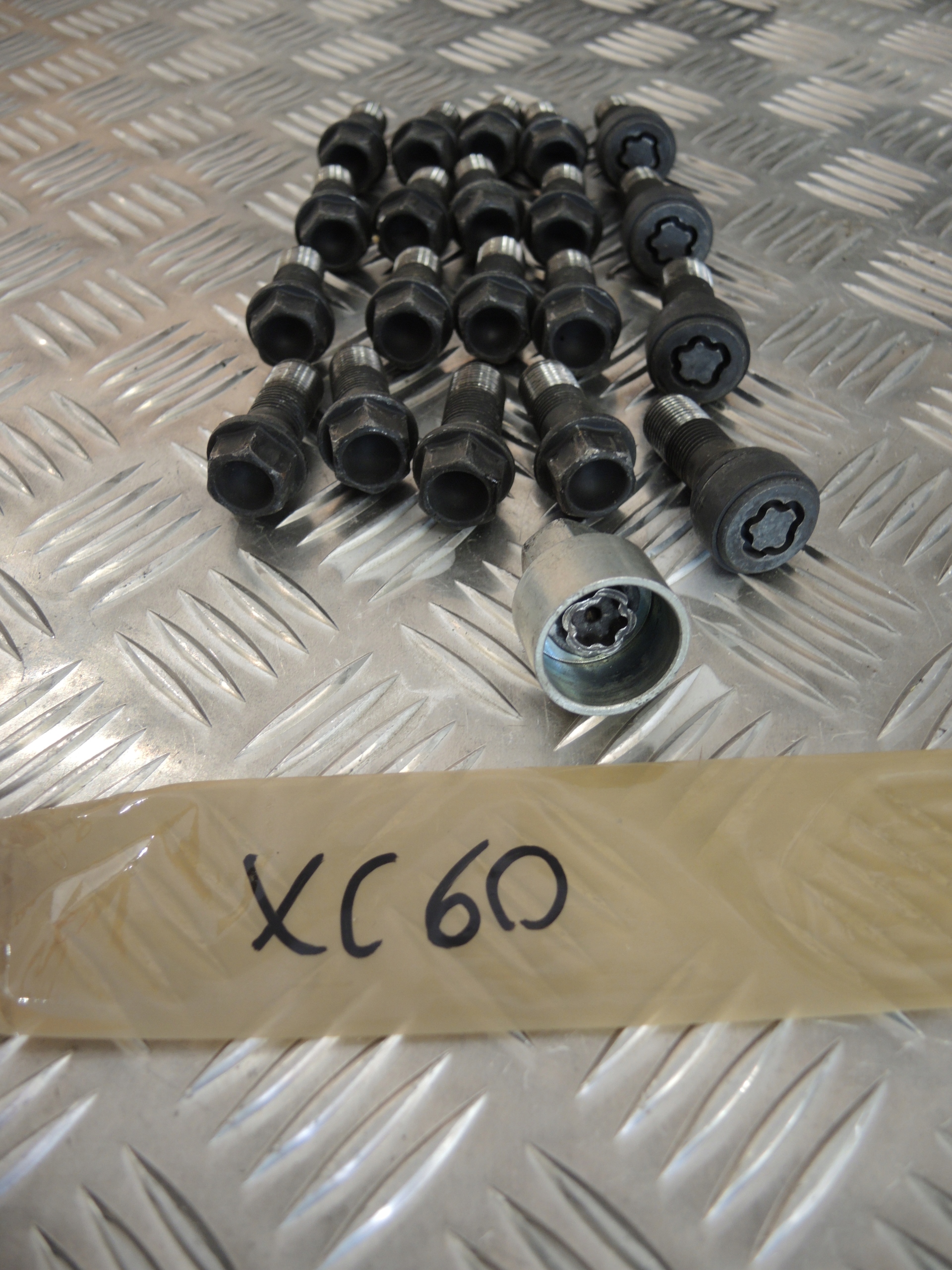 VOLVO XC60 II БОЛТЫ КОНТАКТЫ ALU БЕЗОПАСНОСТИ