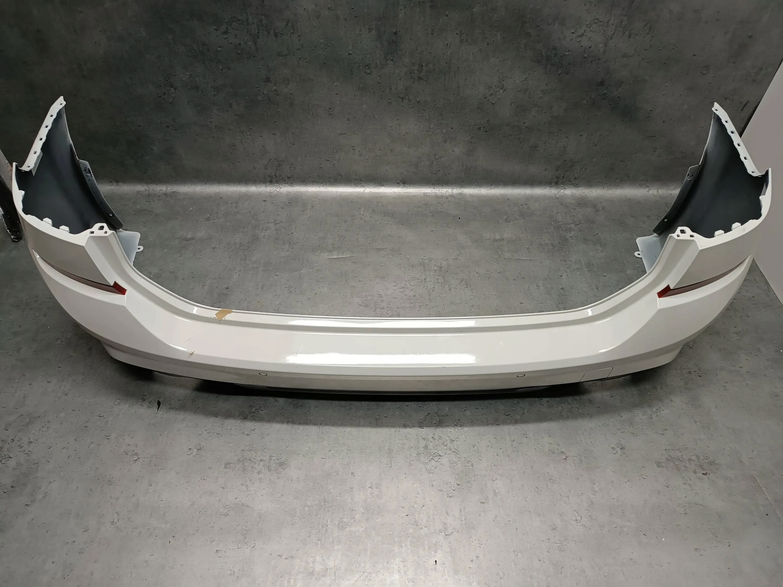 BMW 3 G21 ZDERZAK TYŁ KOL.A300