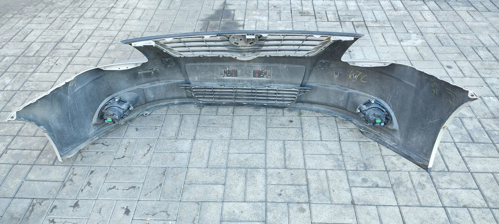 bumper front front Toyota Avensis T27 kombi 1F7