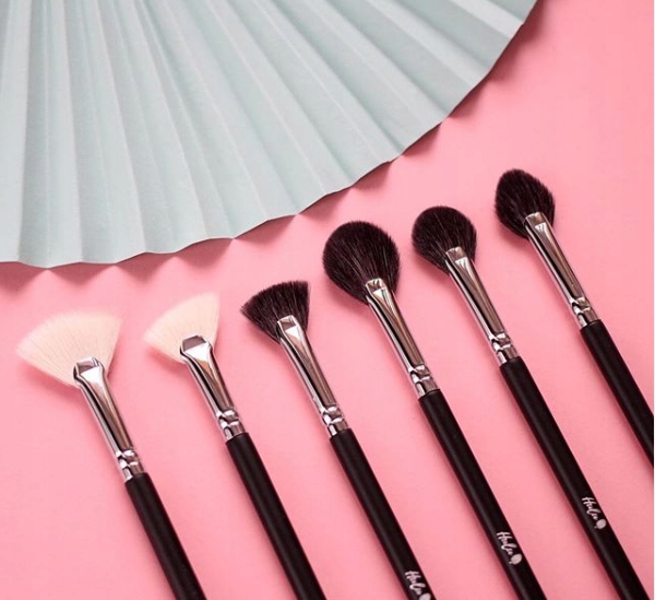 HULU PĘDZEL DO ROZŚWIETLACZA PUDRU POD OCZAMI P102 Liczba pędzli pojedynczy pędzel