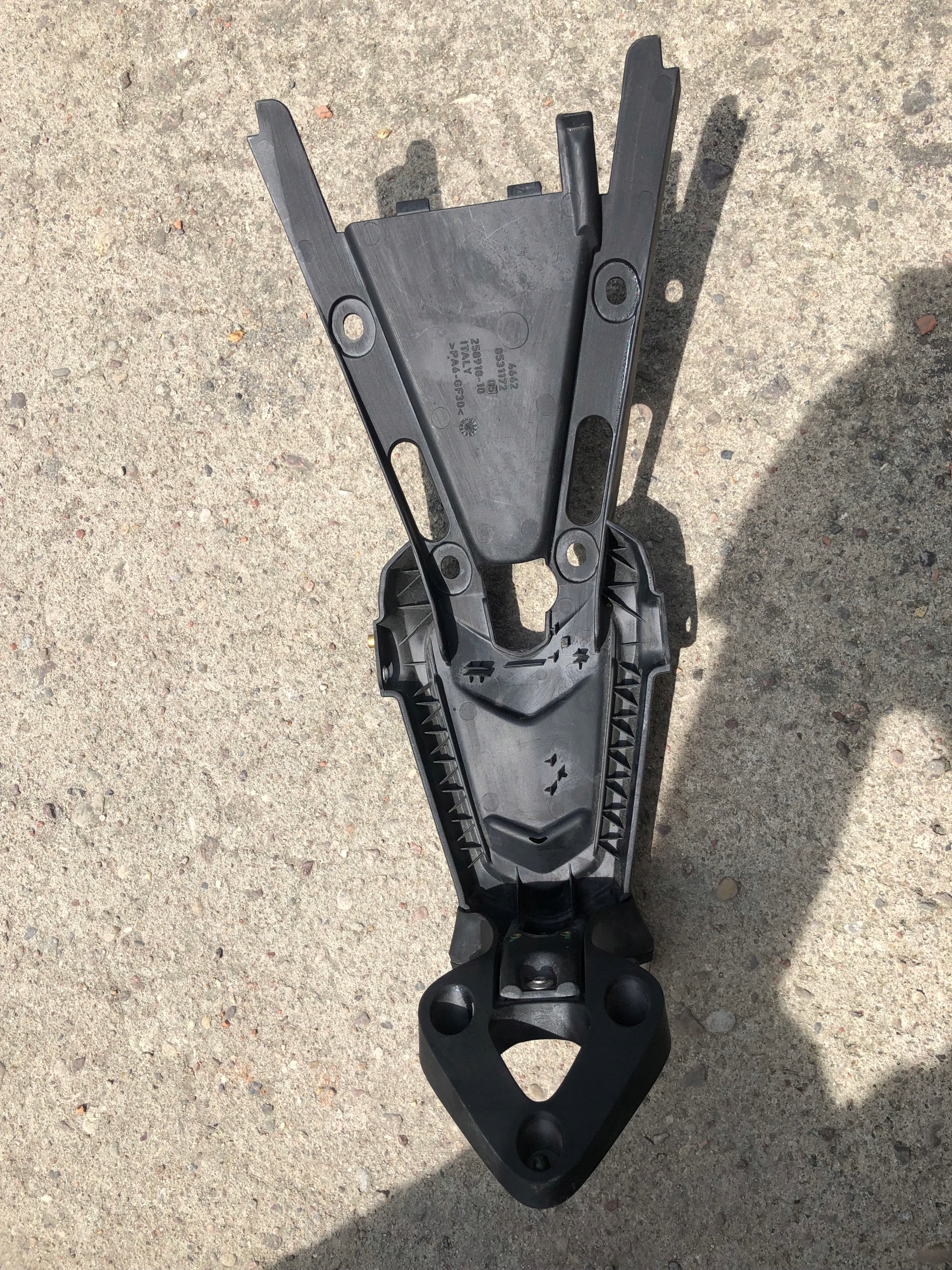 BMW R NINE UCHWYT PODSTAWA TABLICY 8531172 Producent BMW