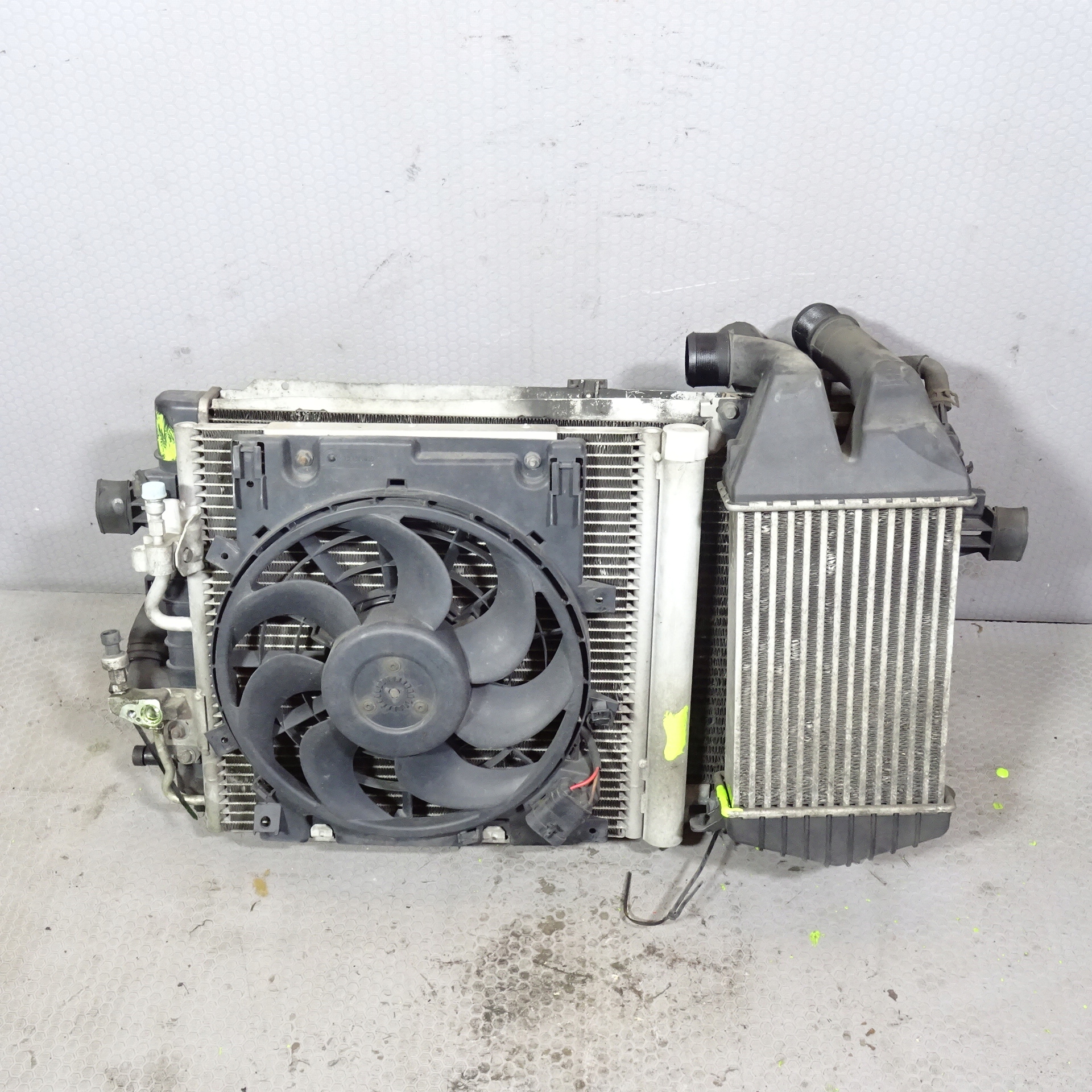 OPEL ASTRA H 1.9CDTI Radiatore / Raffreddatore KOMPLET radiatore