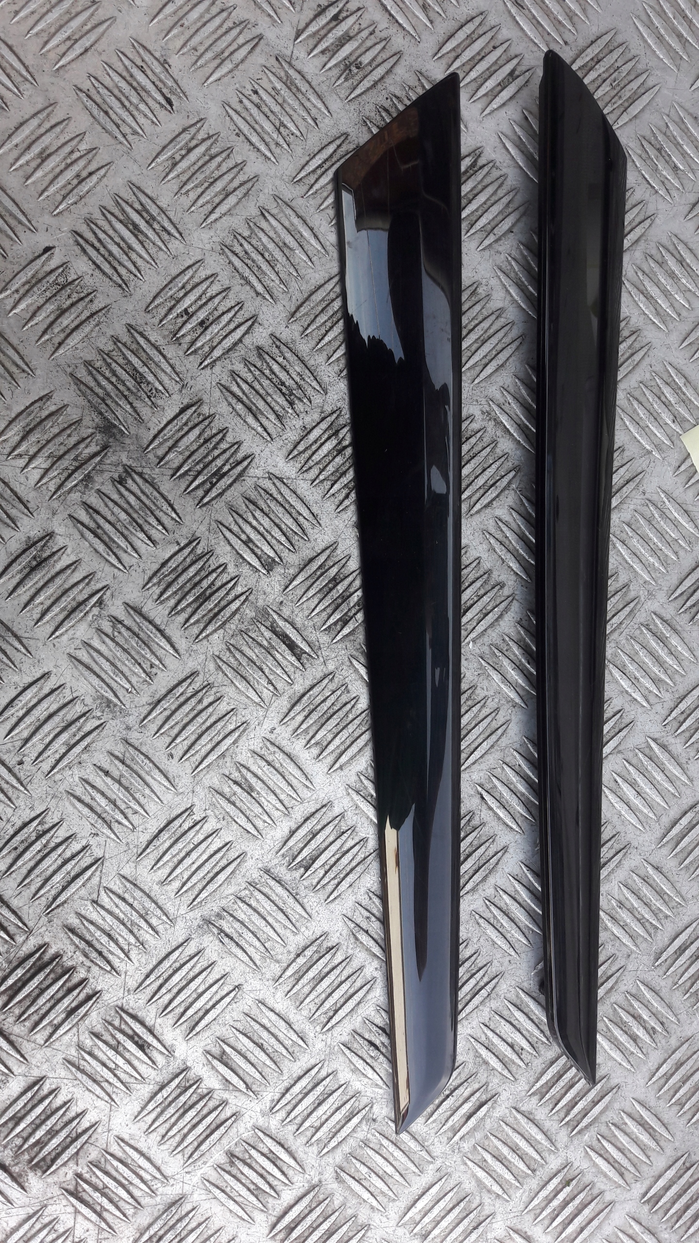 MERCEDES W204 Zierleiste BOCZKA links oder rechts heck A2047300522