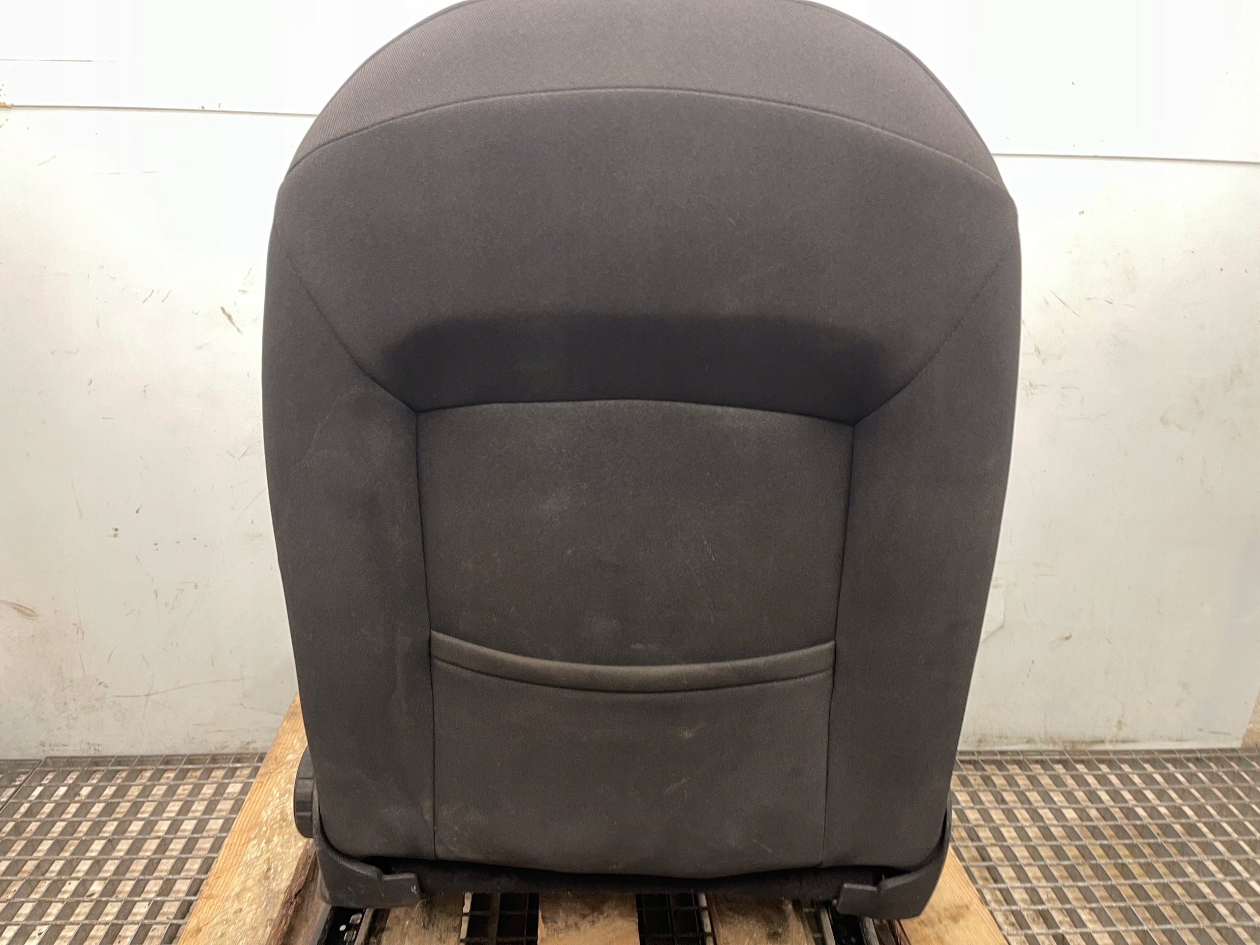 seat left front front driver´s SEAT LEON III 5F KOMBI MATERIAL heated