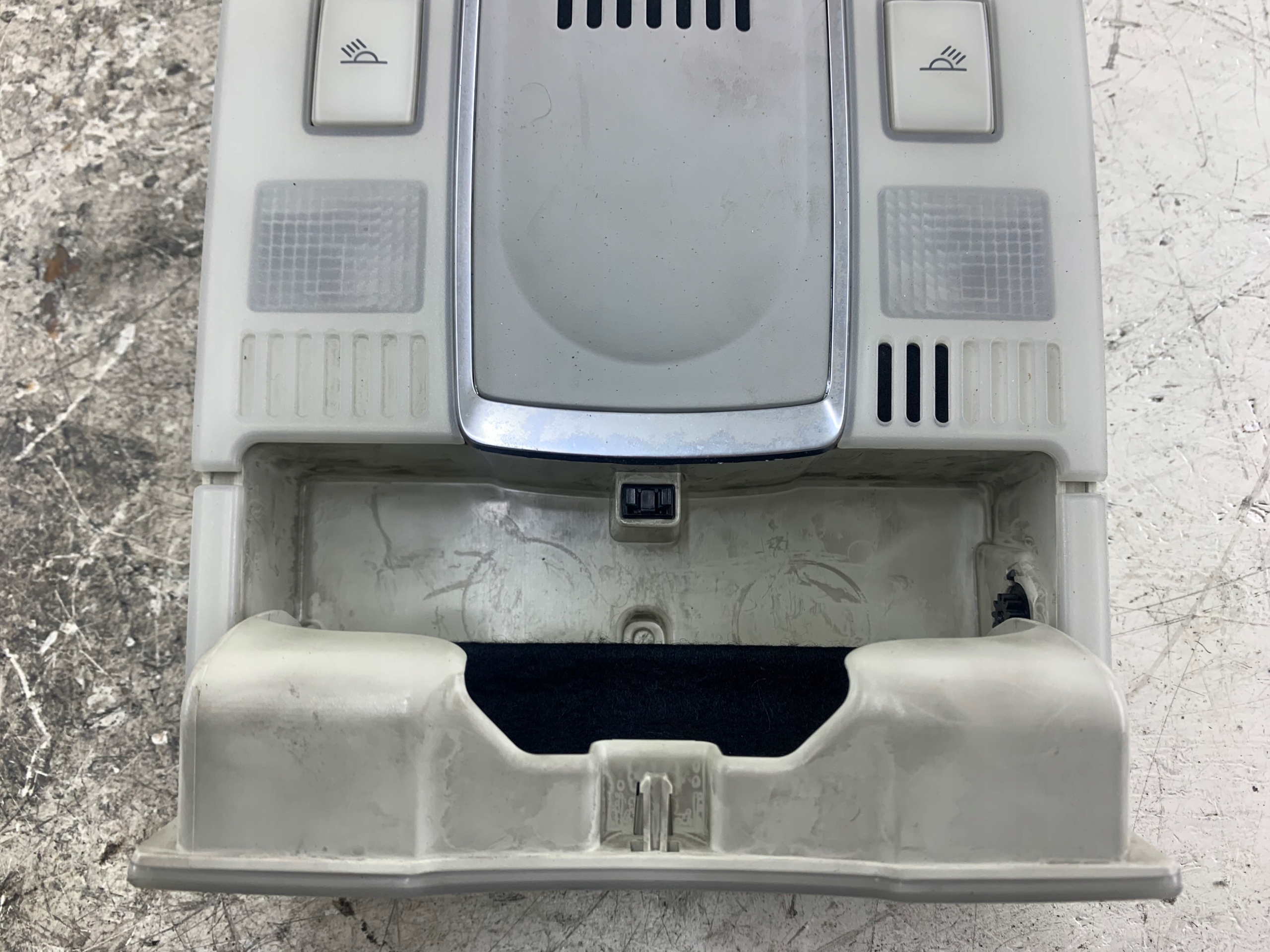 AUDI A6 C6 light of the interior OSWIETLENIE cabs front 4F0951177