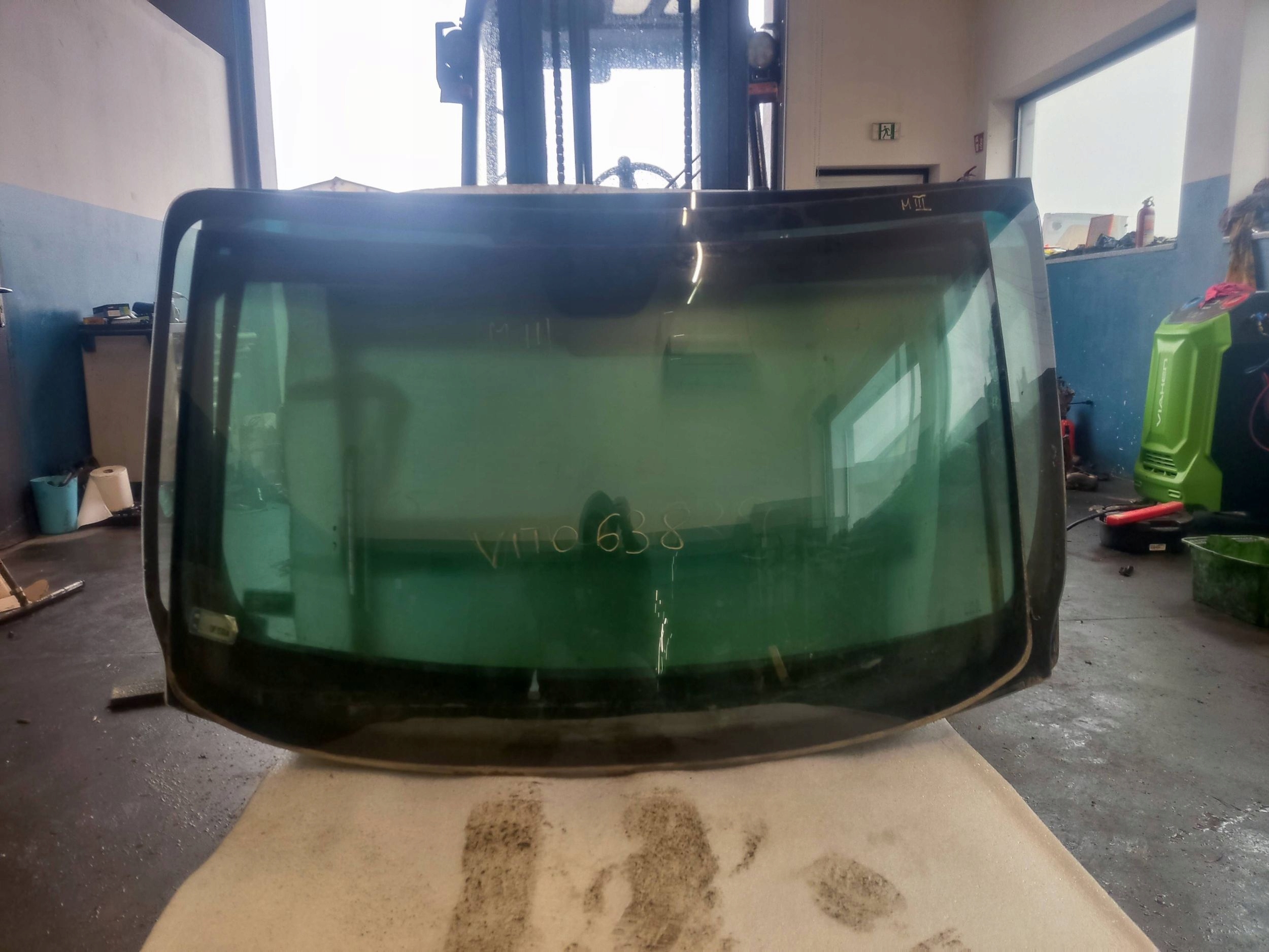SZYBA CZOŁOWA PRZEDNIA MERCEDES VITO 638