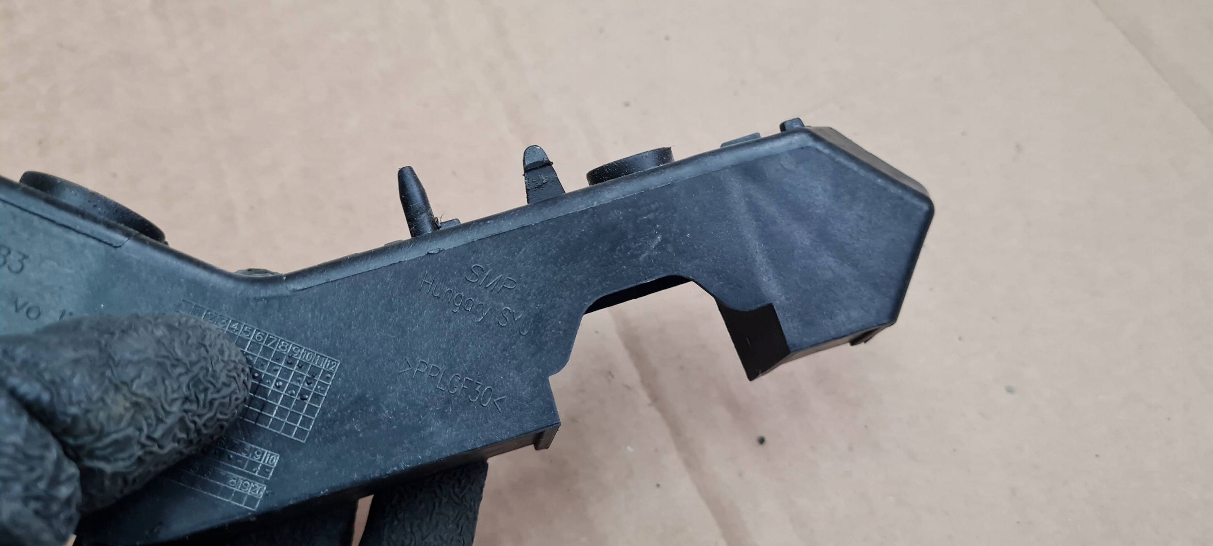 Q3 83A support bracket holder of a bumper left front 83A807183