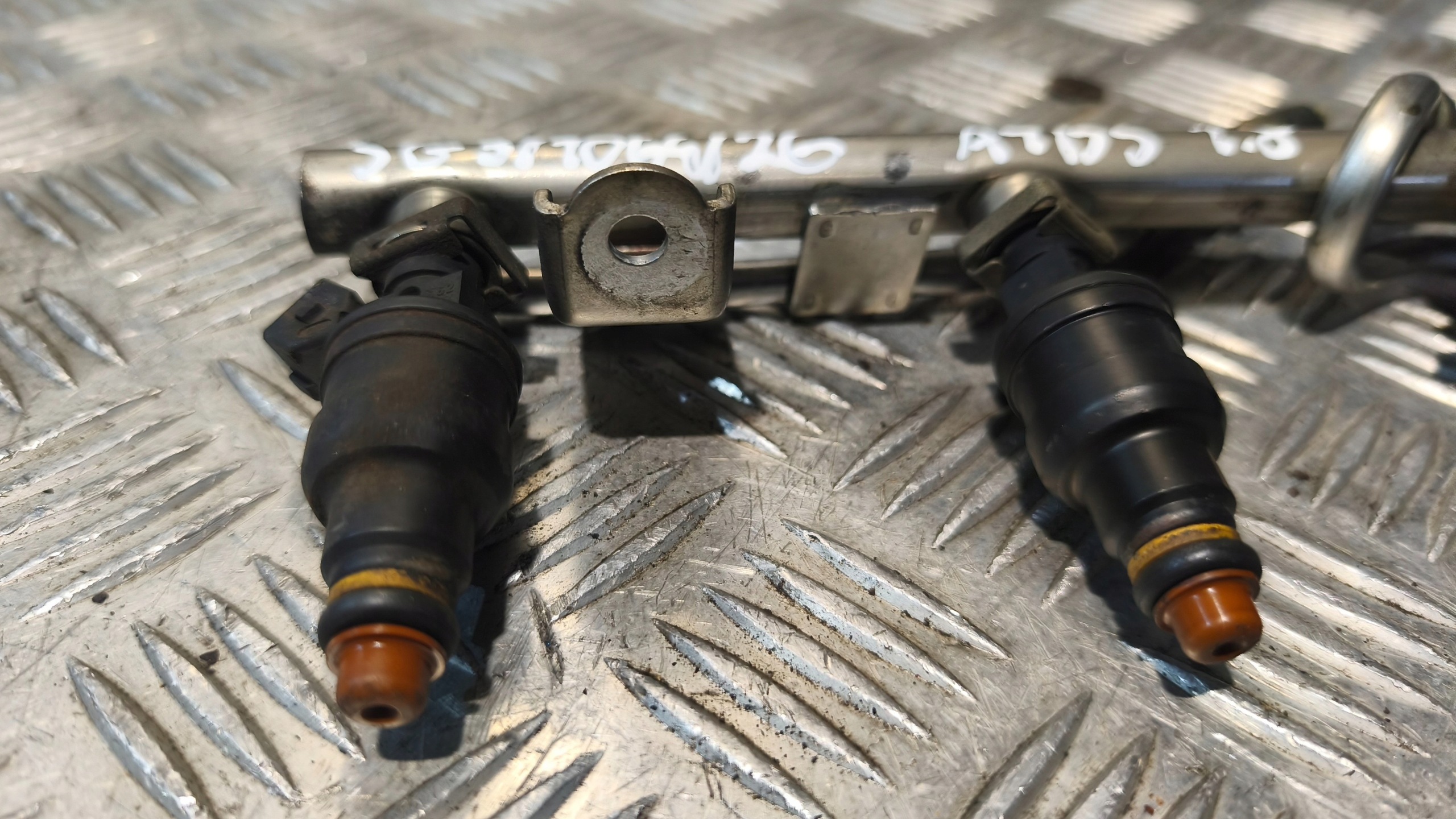 injection ramp AUDI A4 B5 1.8B 058133681