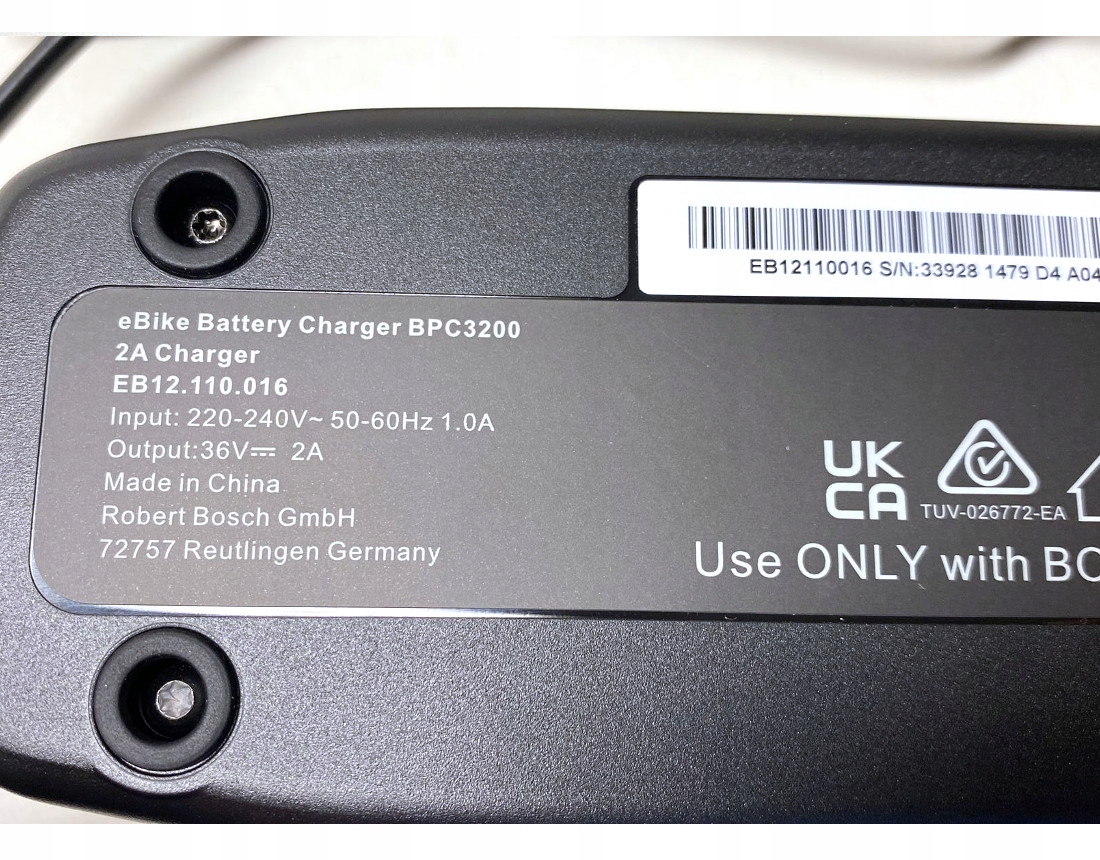 Bosch ładowarka 2A (BPC3200) The Smart System Waga 525 g