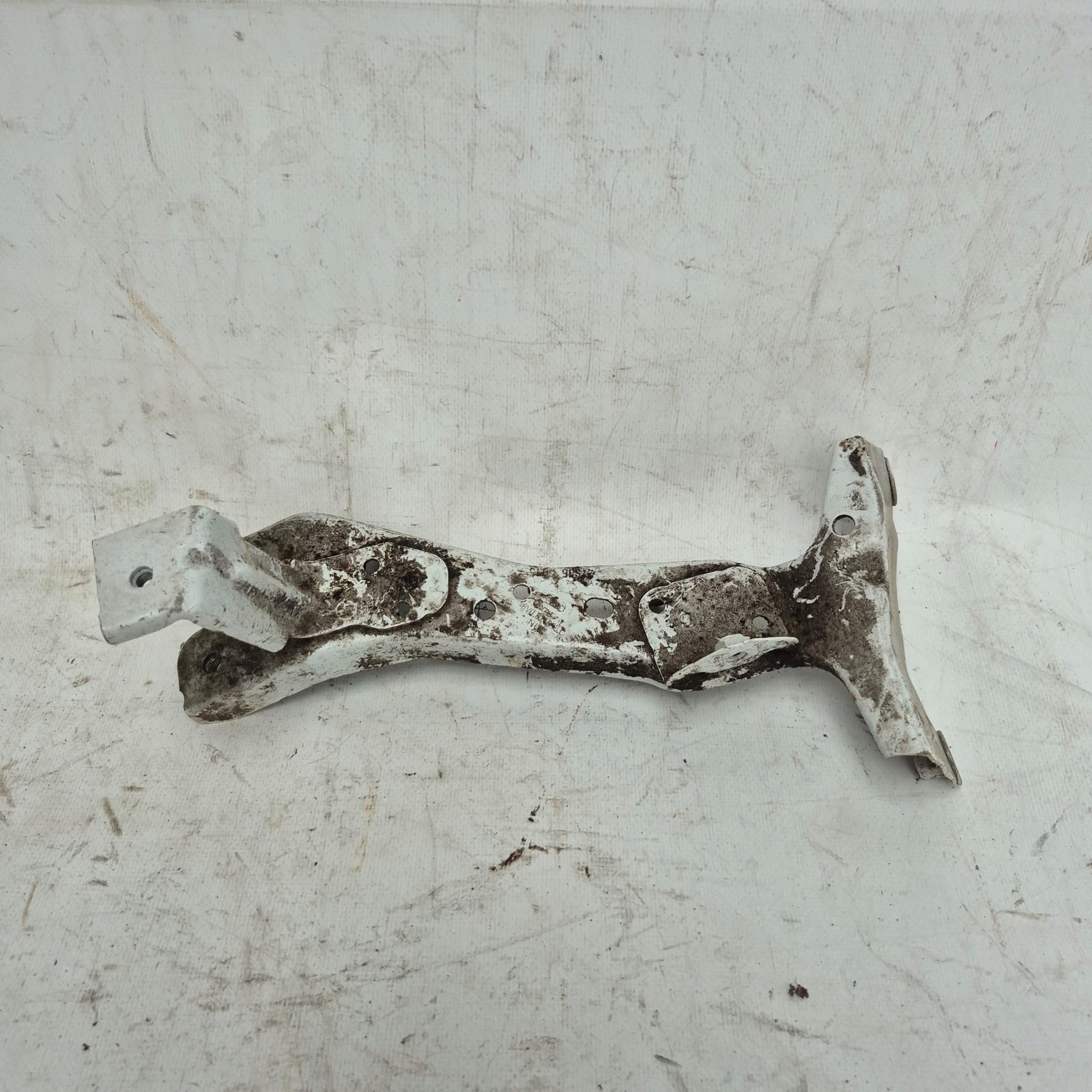AUDI A3 III 3 8V 13-16 holder support bracket of a fender left front front