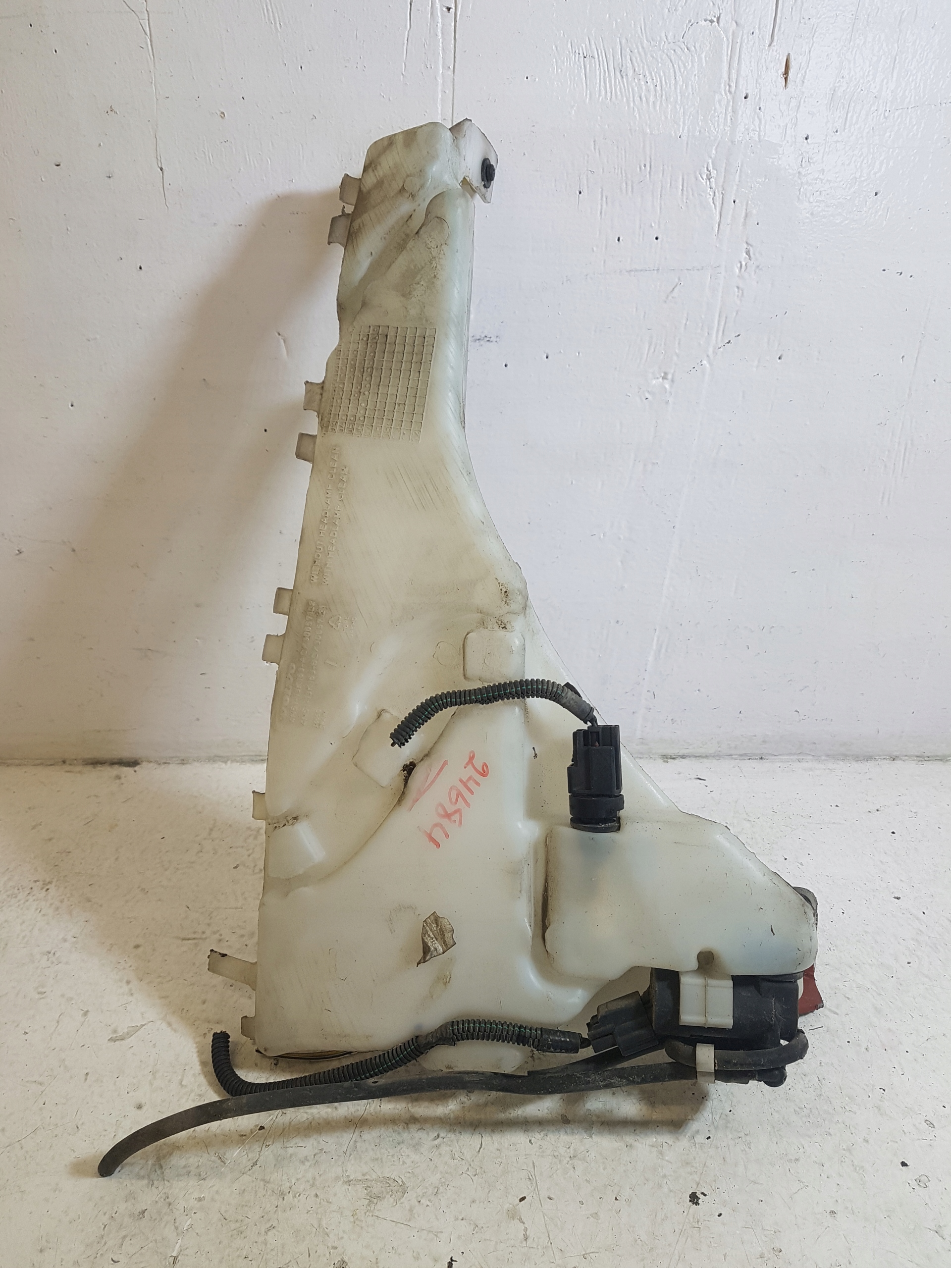 washer fluid tank VOLVO V50 4M51-13K163-AC