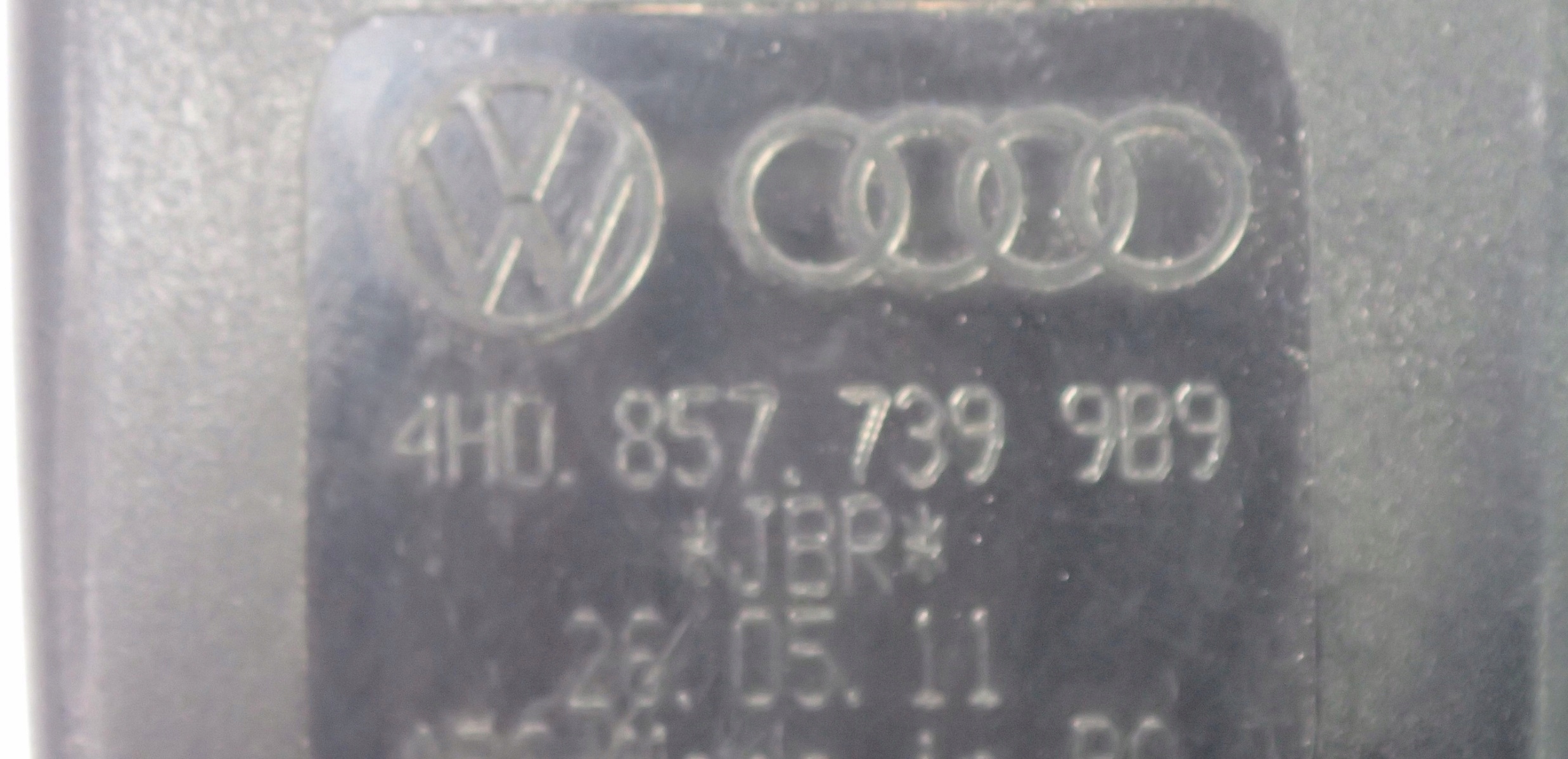 защелка ремня зад левый Audi A8 S8 D4 4H 4H0857739