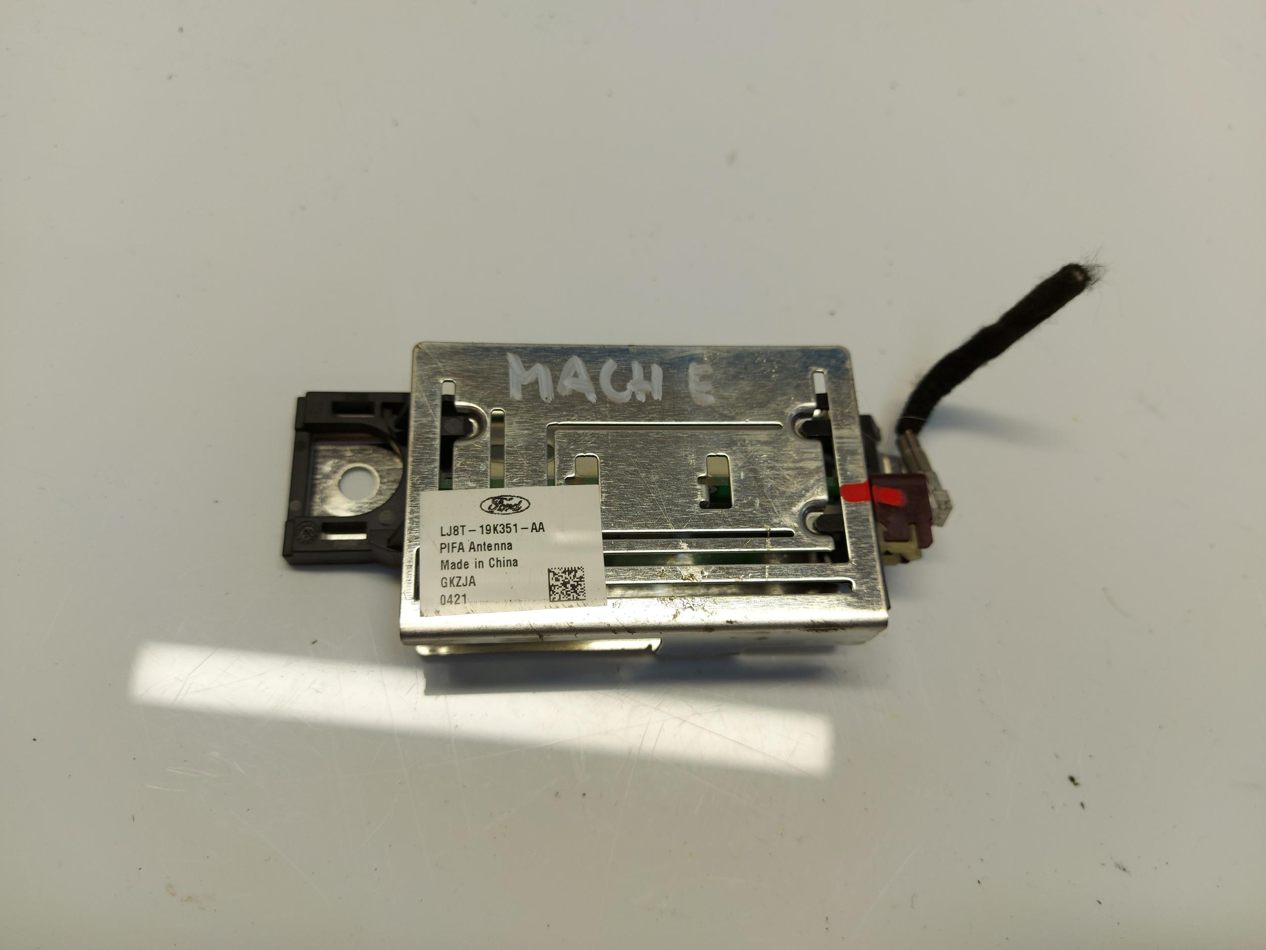 Ford Mustang Mach-E module ANTENY amplifier LJ8T-19K351-AA