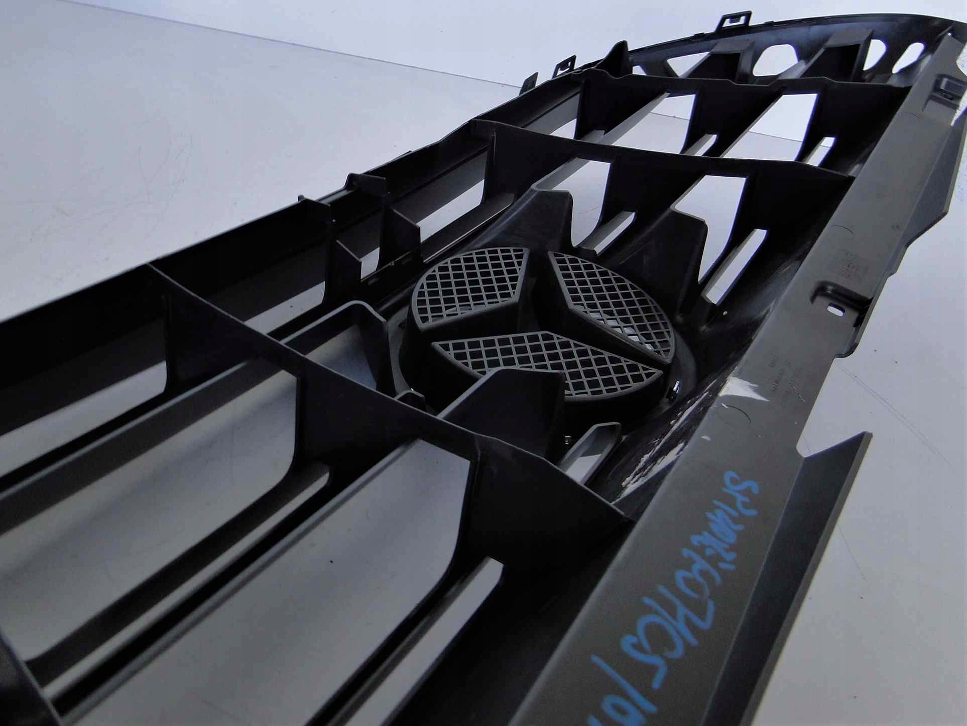 MERCEDES SPRINTER W907 907 GRILL ATRAPA BEZ CHROMU Strona zabudowy przód