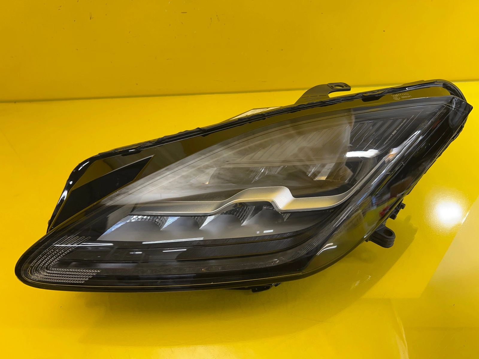 light left Jaguar E-Pace Full Led J9C3-13W030-EC