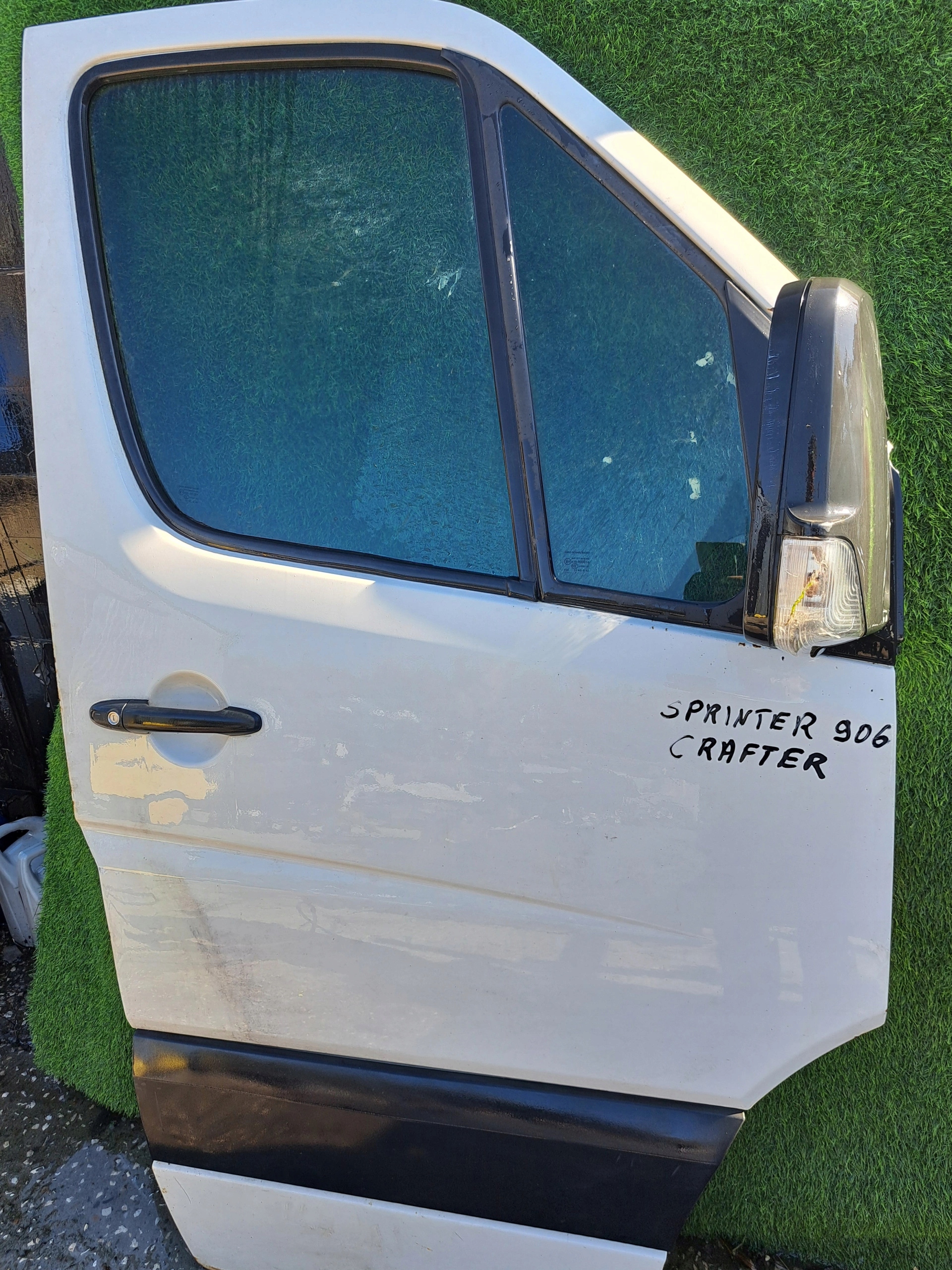 MERCEDES SPRINTER 906 VW CRAFTER door right front complete