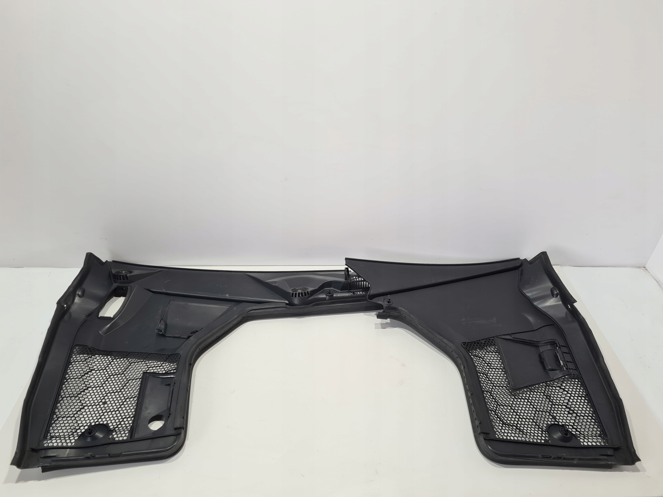 MERCEDES C-KLASA W205 PODSZYBIE KOMPLET Waga produktu z opakowaniem jednostkowym 5 kg