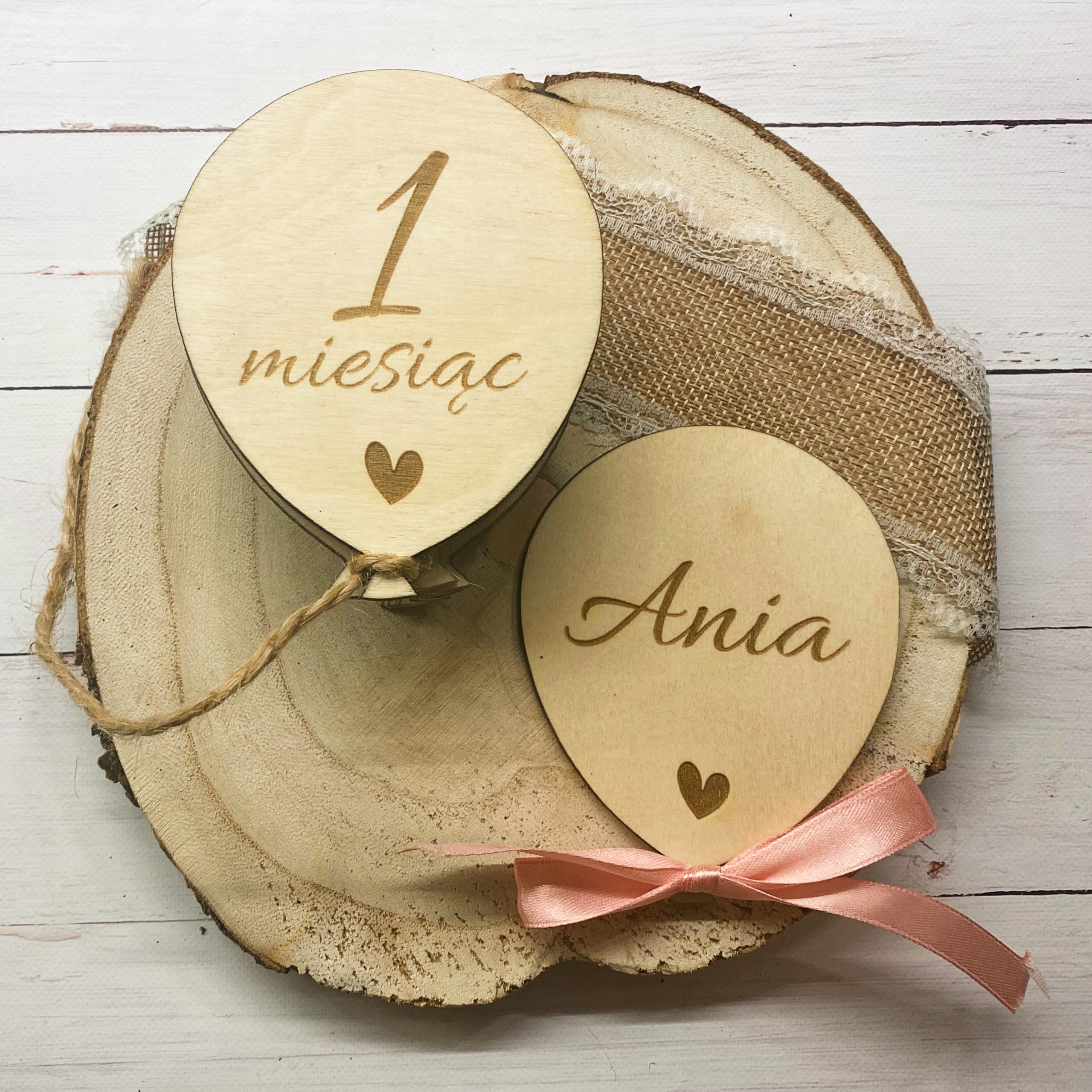 DREWNIANE TABLICZKI Z MIESIĄCAMI DO ZDJĘĆ BALONY Kolor brązowy